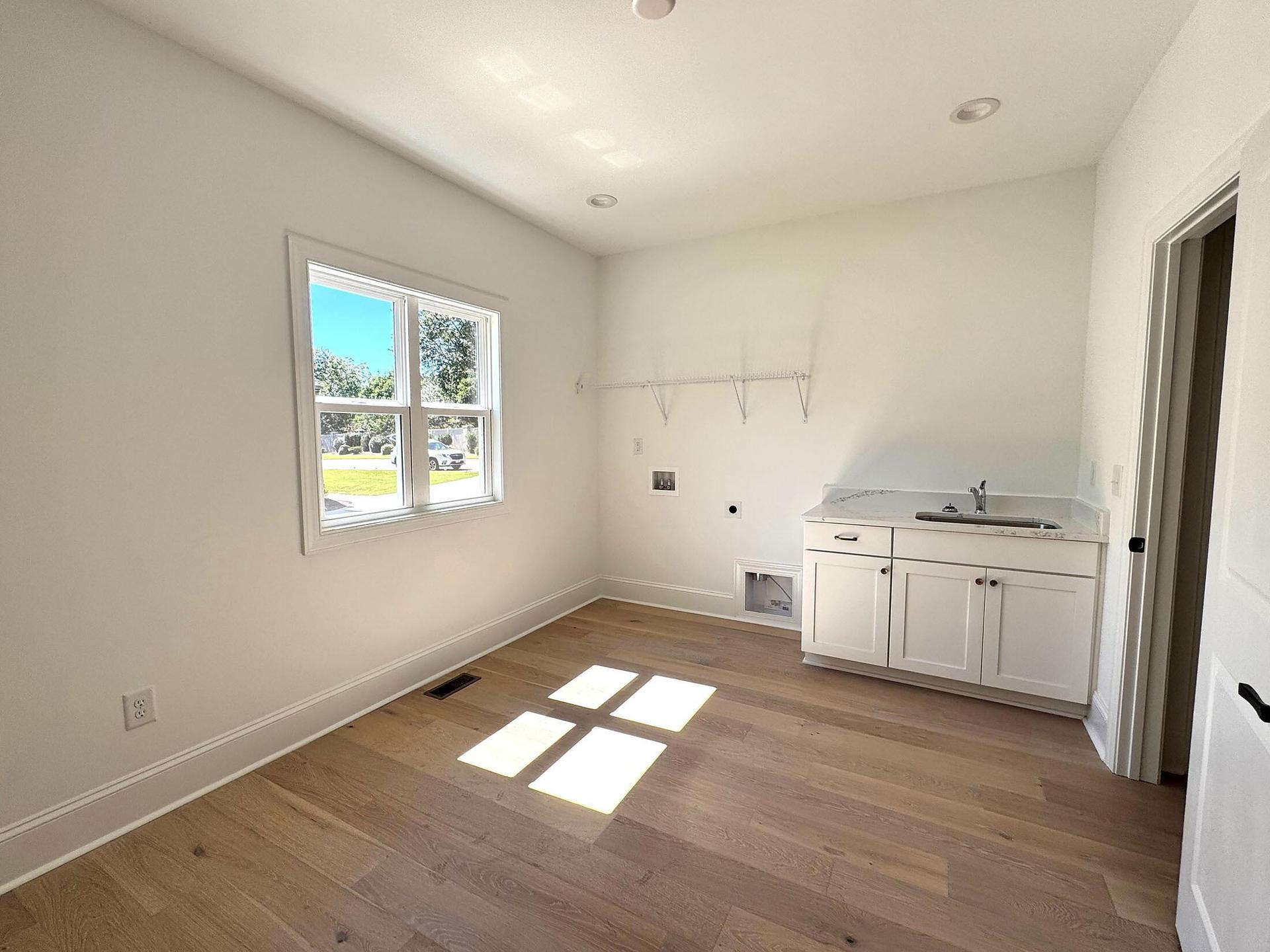 Laundry/Hobby Room