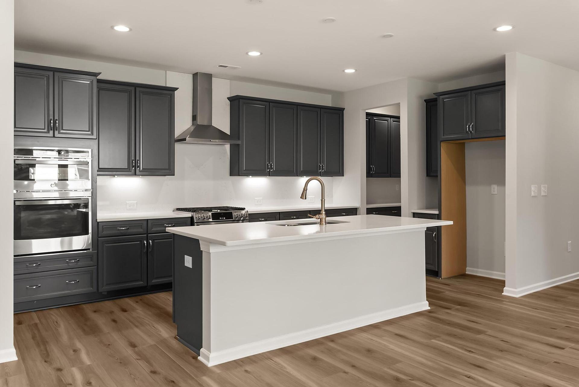 Kitchen - optional split-cooking layout