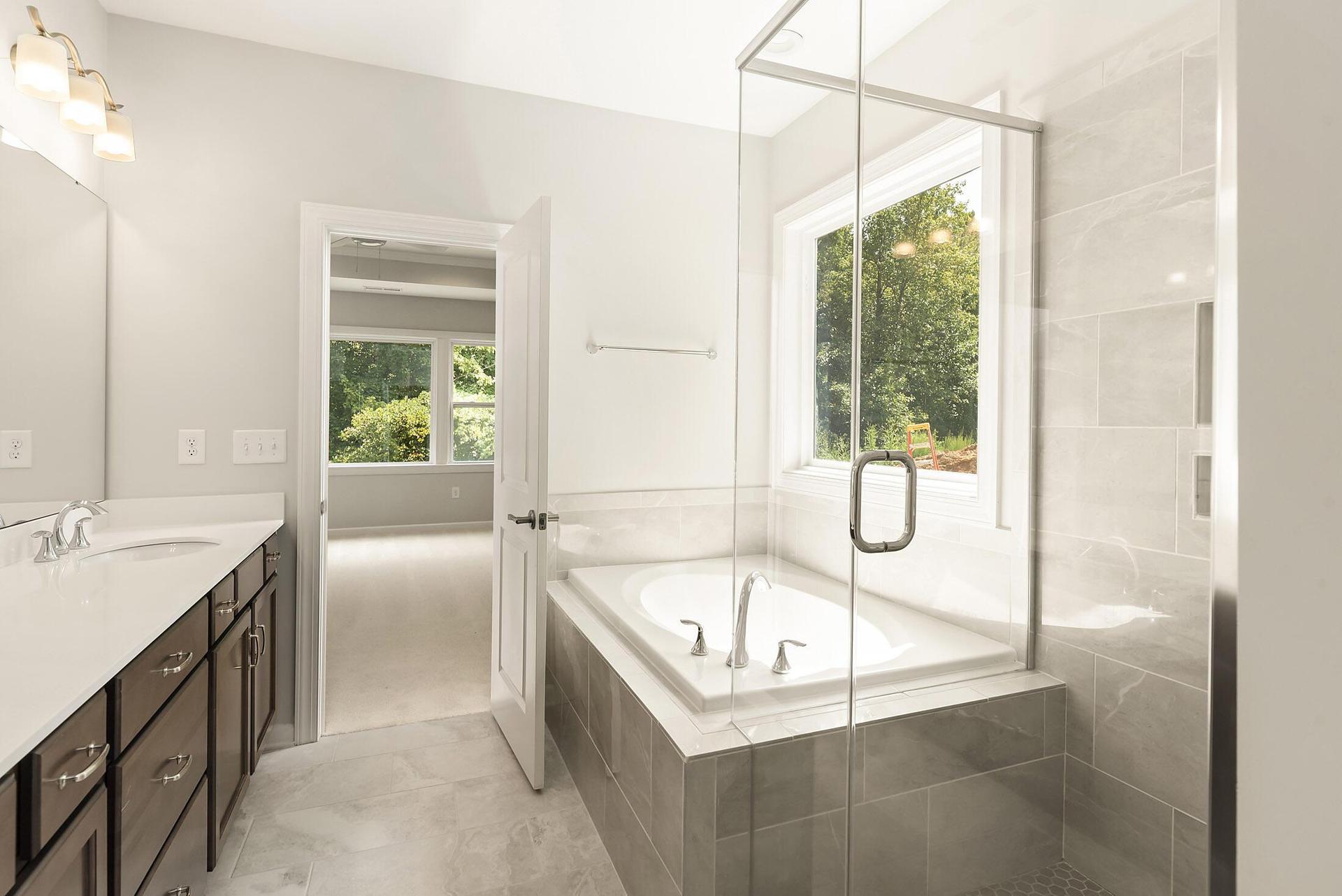 Alt Premier Bath - opt soaking tub