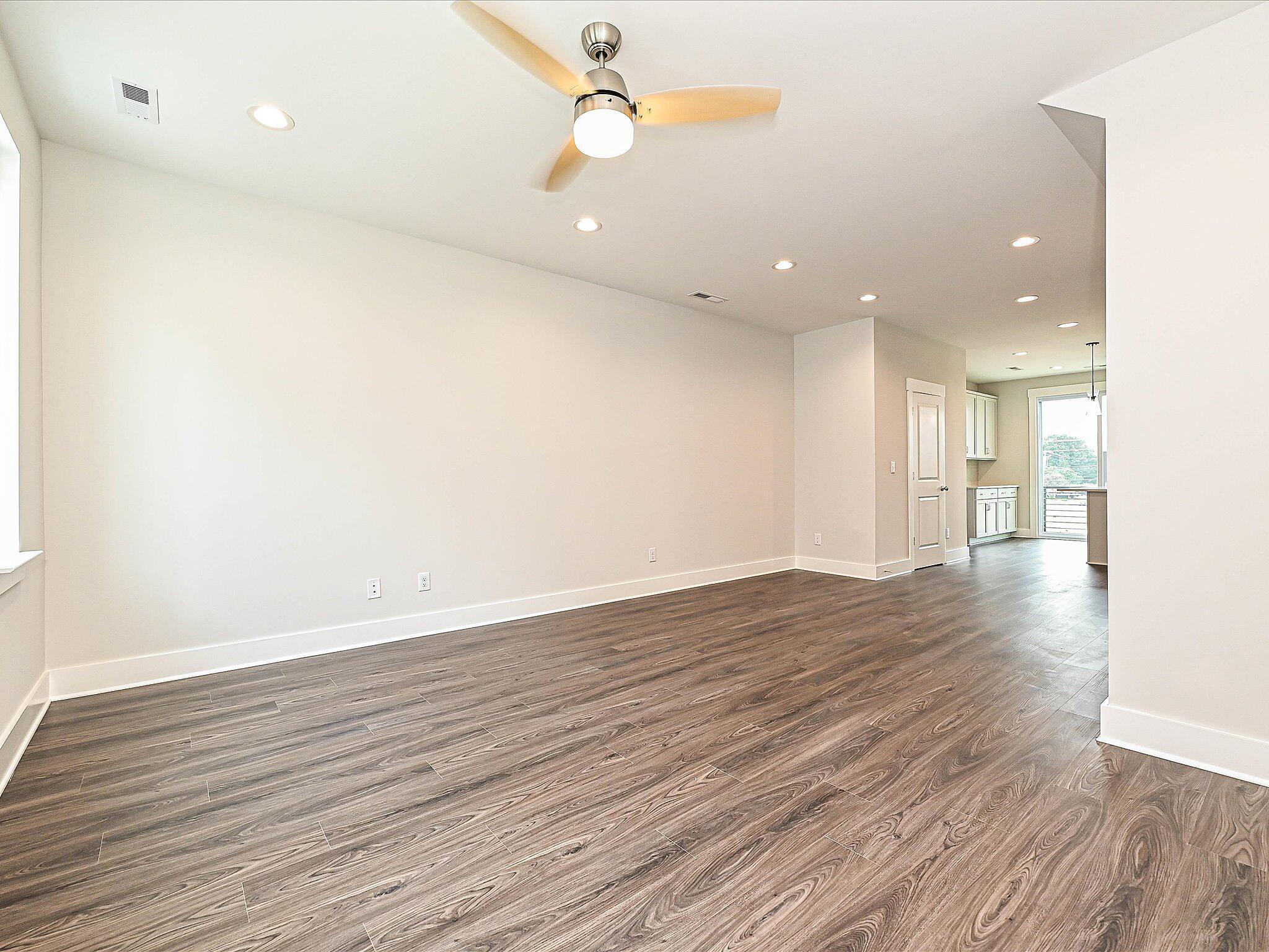 Living Room/Dining