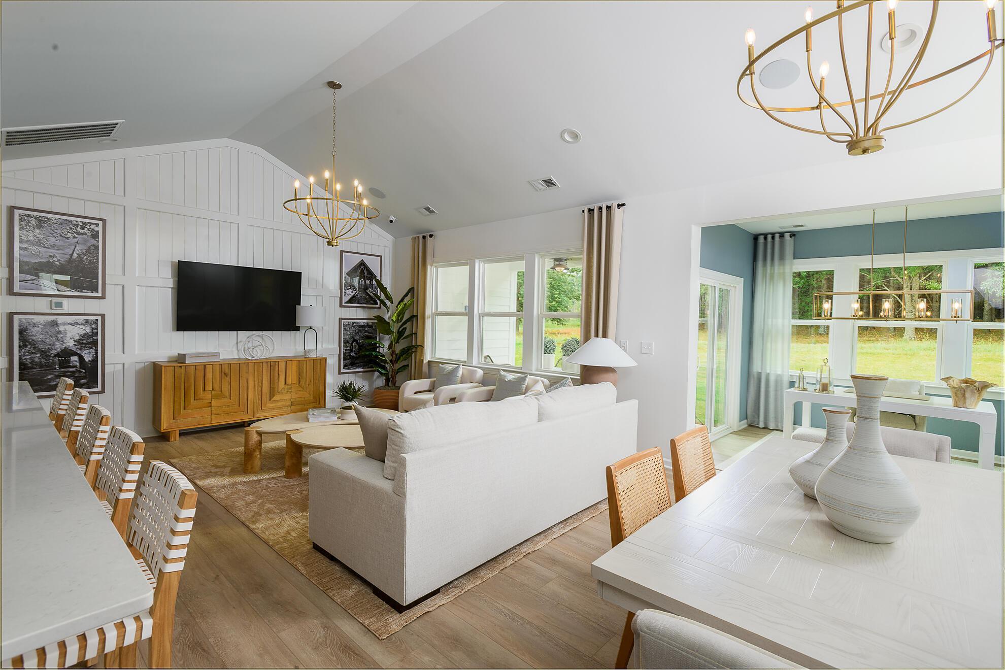 Family Room & Breakfast w Sunroom option