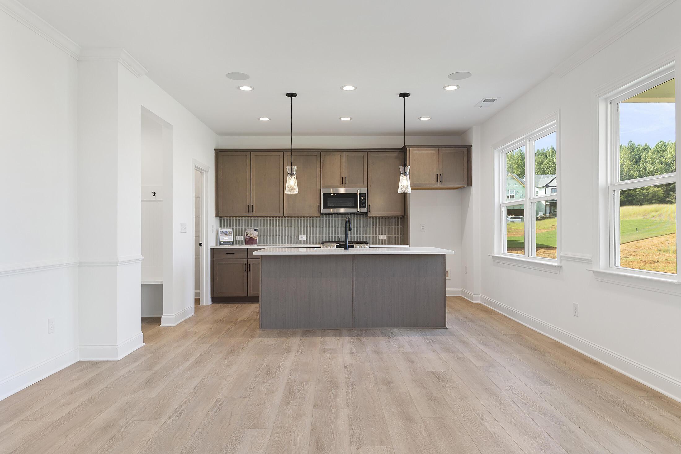 Dining & Kitchen