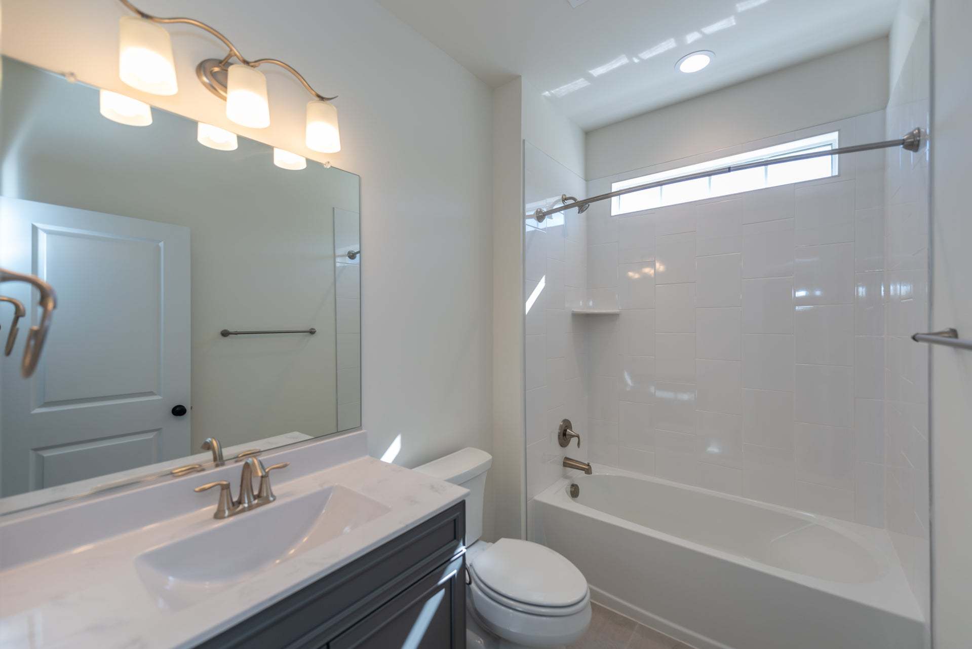 Fulton Terrace Full Bathroom