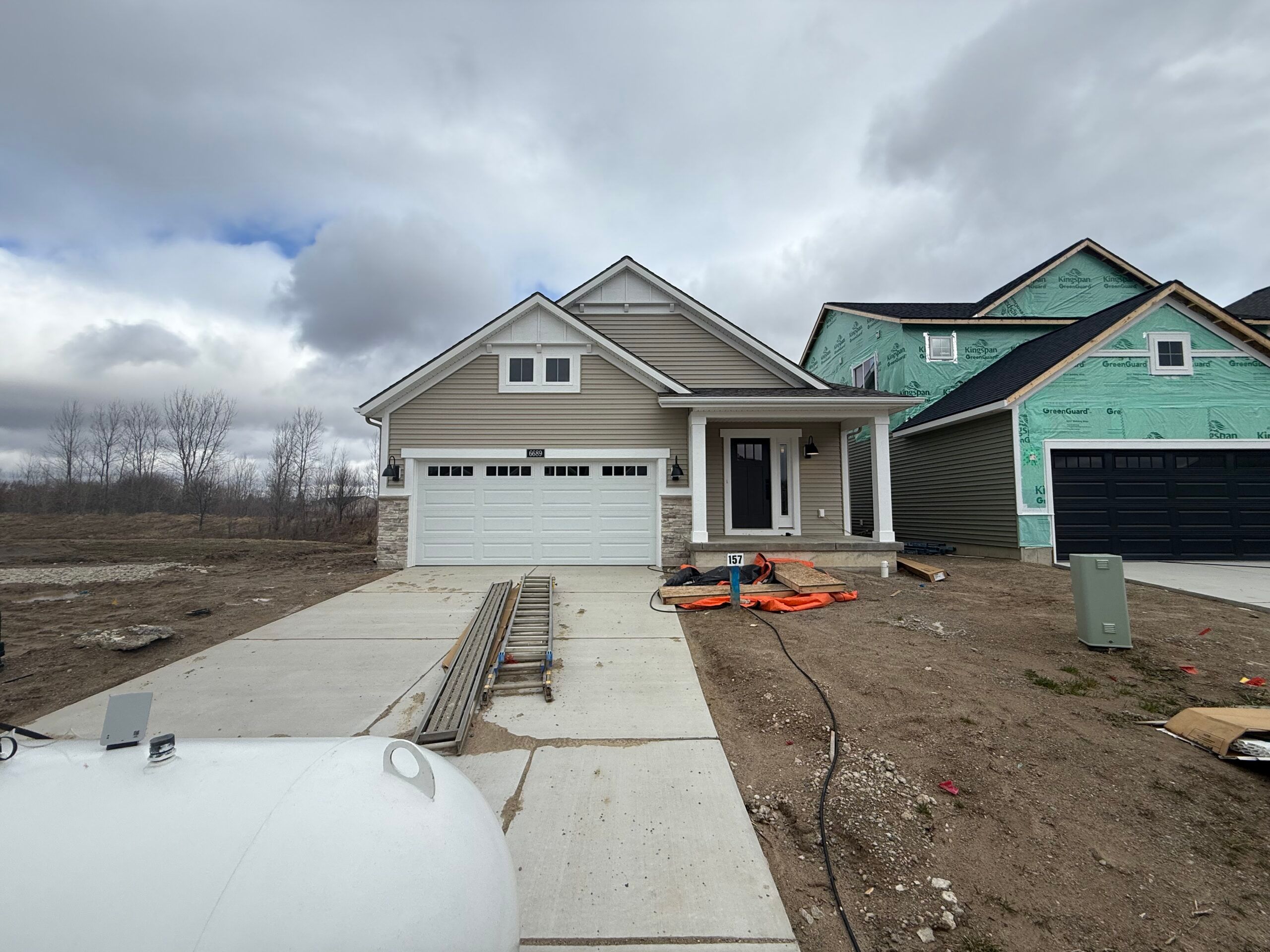 Village Place por Eastbrook Homes Inc. en Lansing Michigan