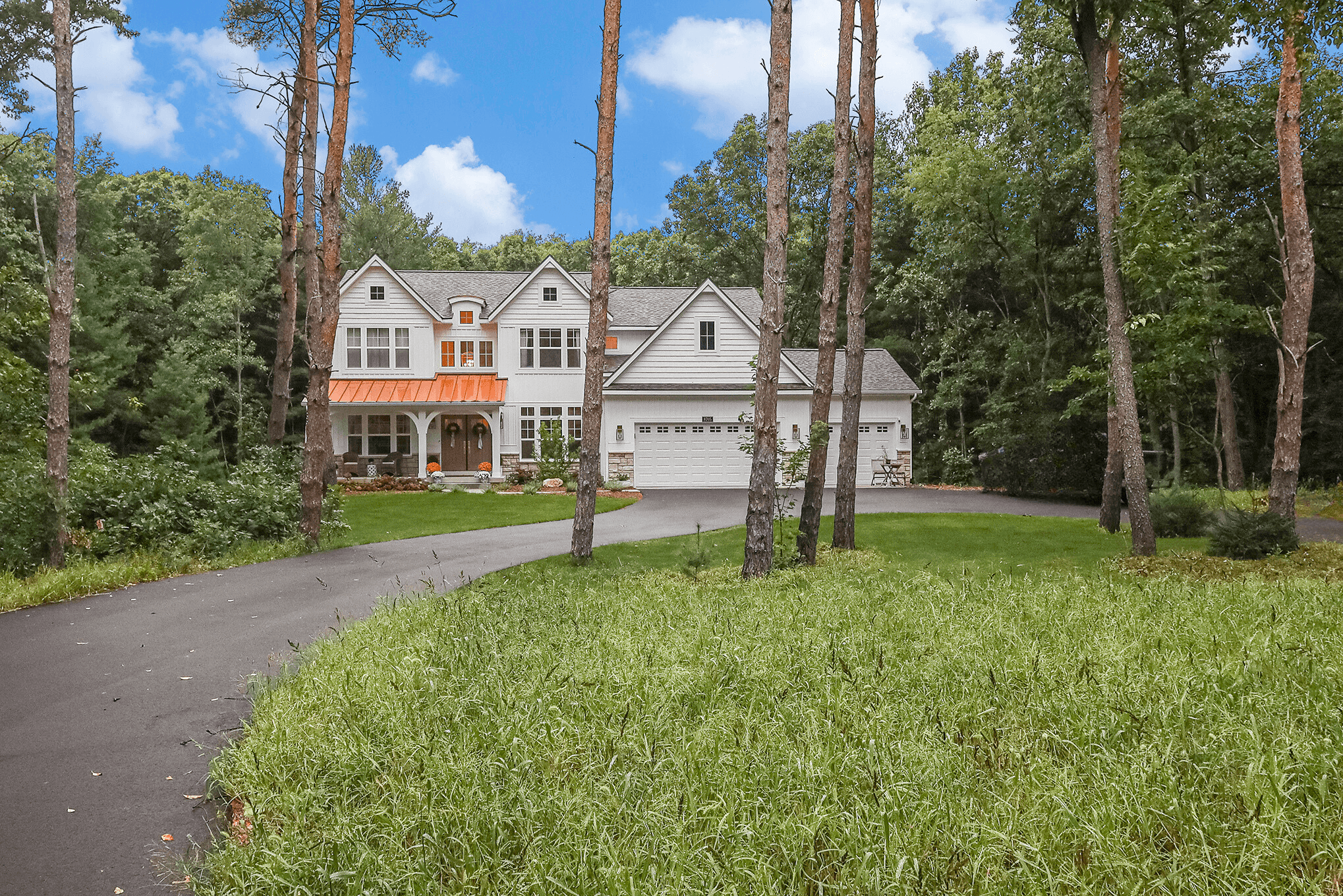 3105 Hollace Drive. Jenison, MI 49428