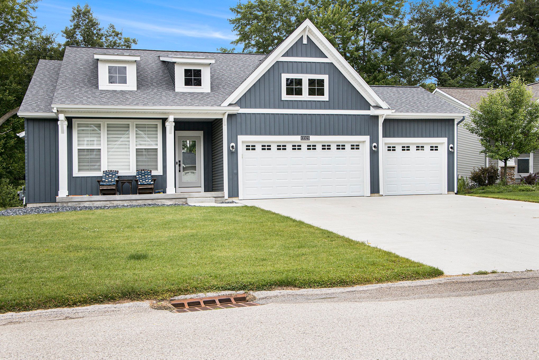 Hickory Drive. Grand Ledge, MI 48837