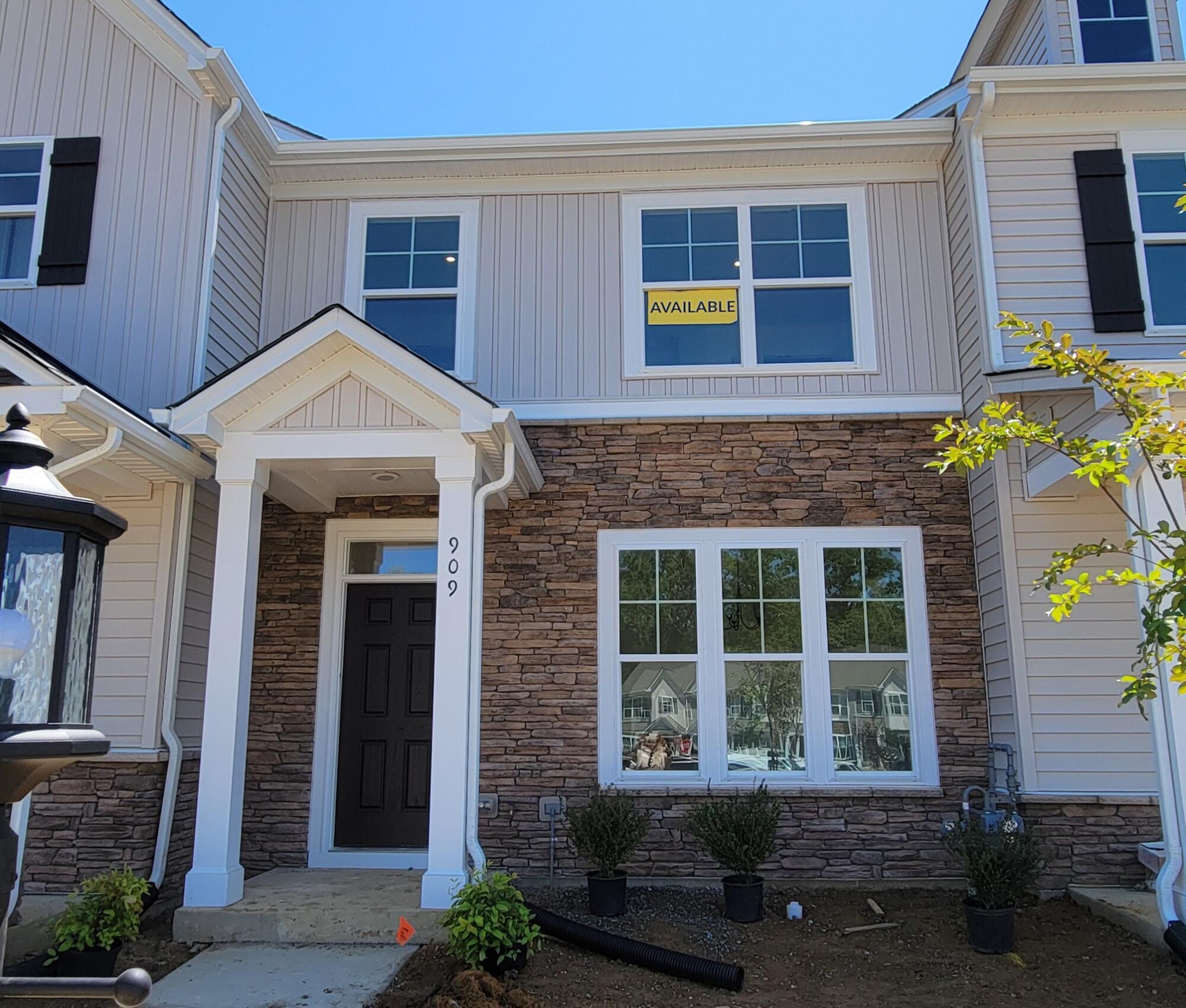 909 Scott Terrace