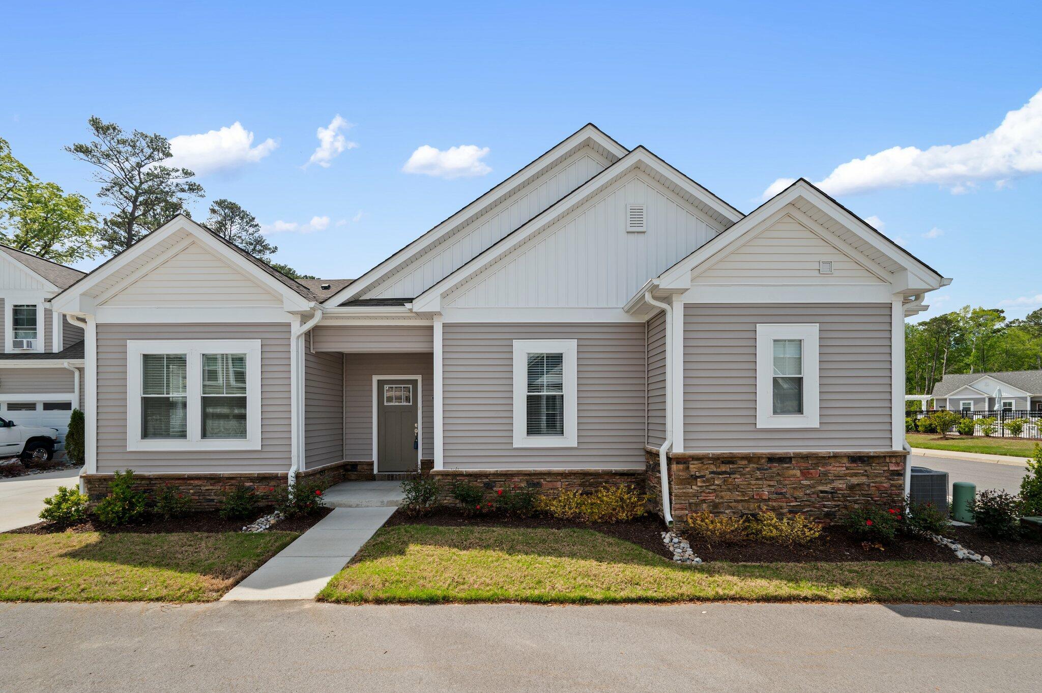 casa en The Vineyards at Hallstead Reserve - 55+ Community por Eastwood Homes