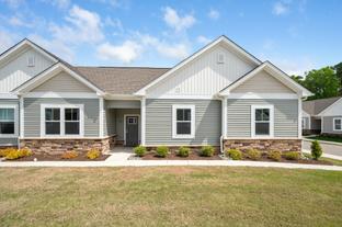 The Vineyards at Hallstead Reserve - 55+ Community por Eastwood Homes en Norfolk-Newport News Virginia