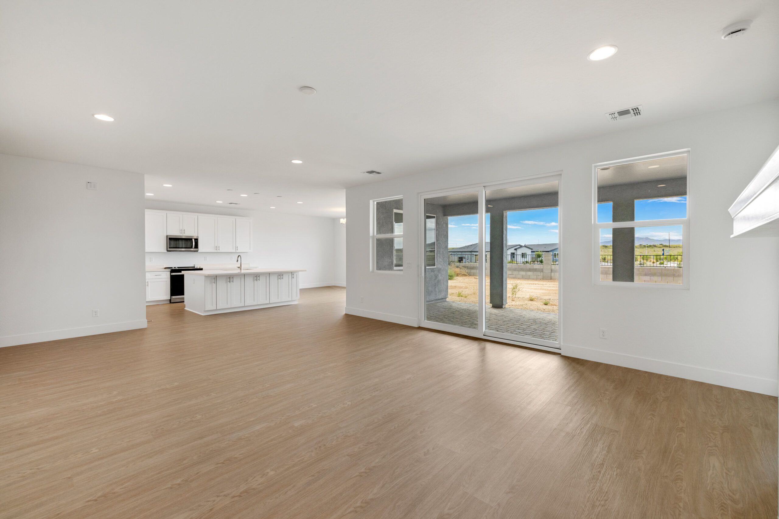 7627 E Louie Ln (Plan 2002)