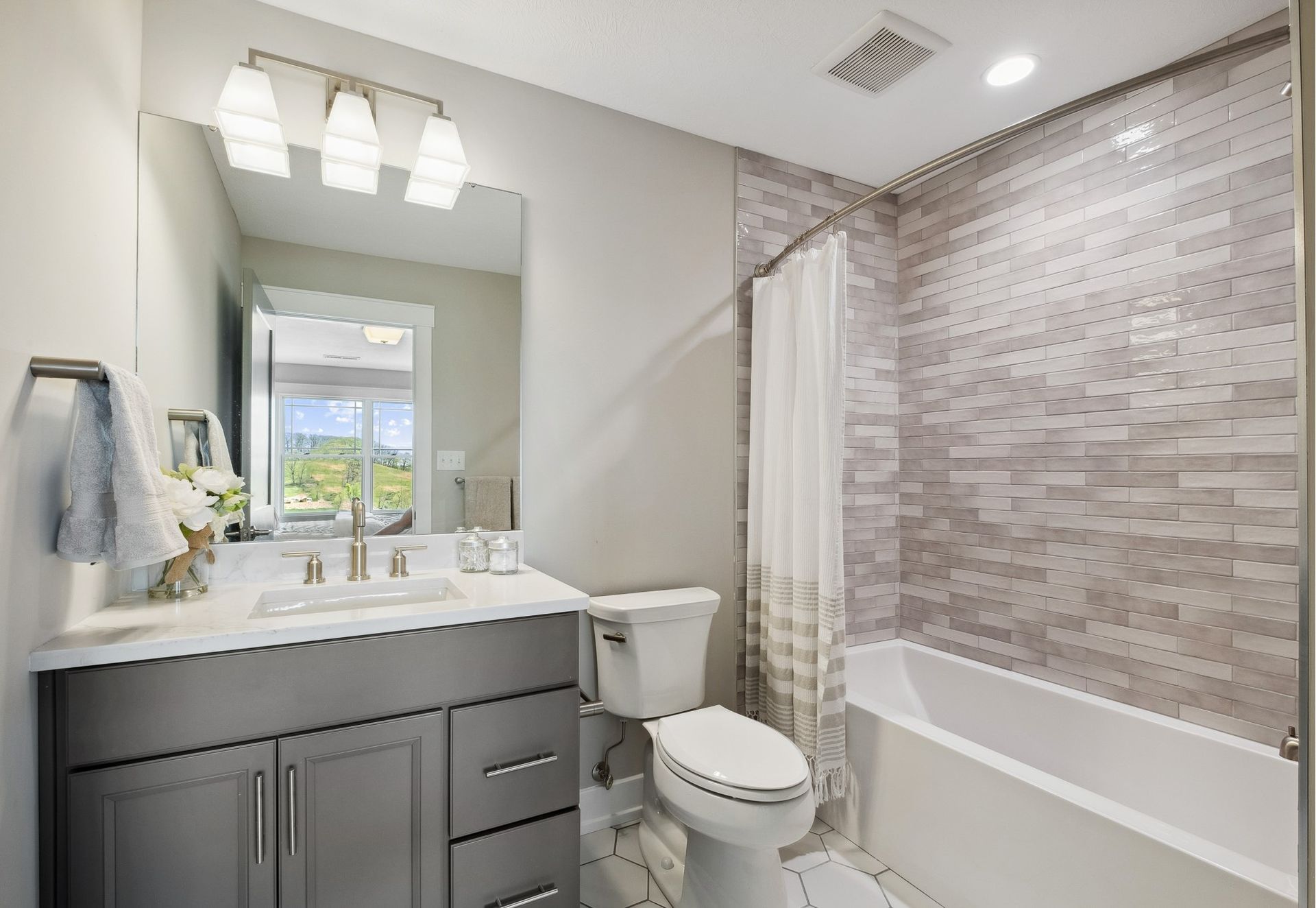 Guest En Suite Bathroom