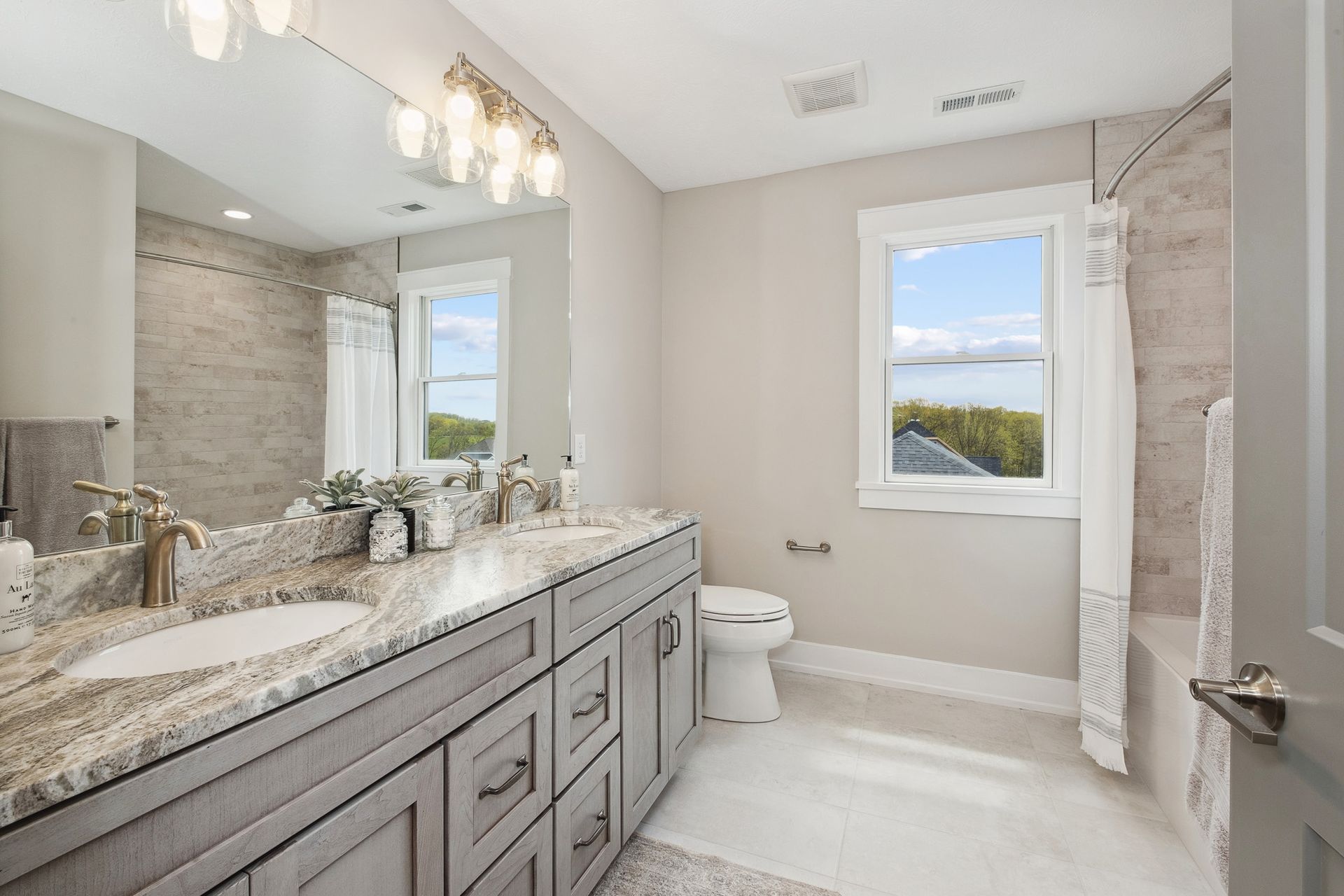 Guest Bathrooom