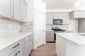 2907 N Red Velvet Ln (Type B Inner Townhome)