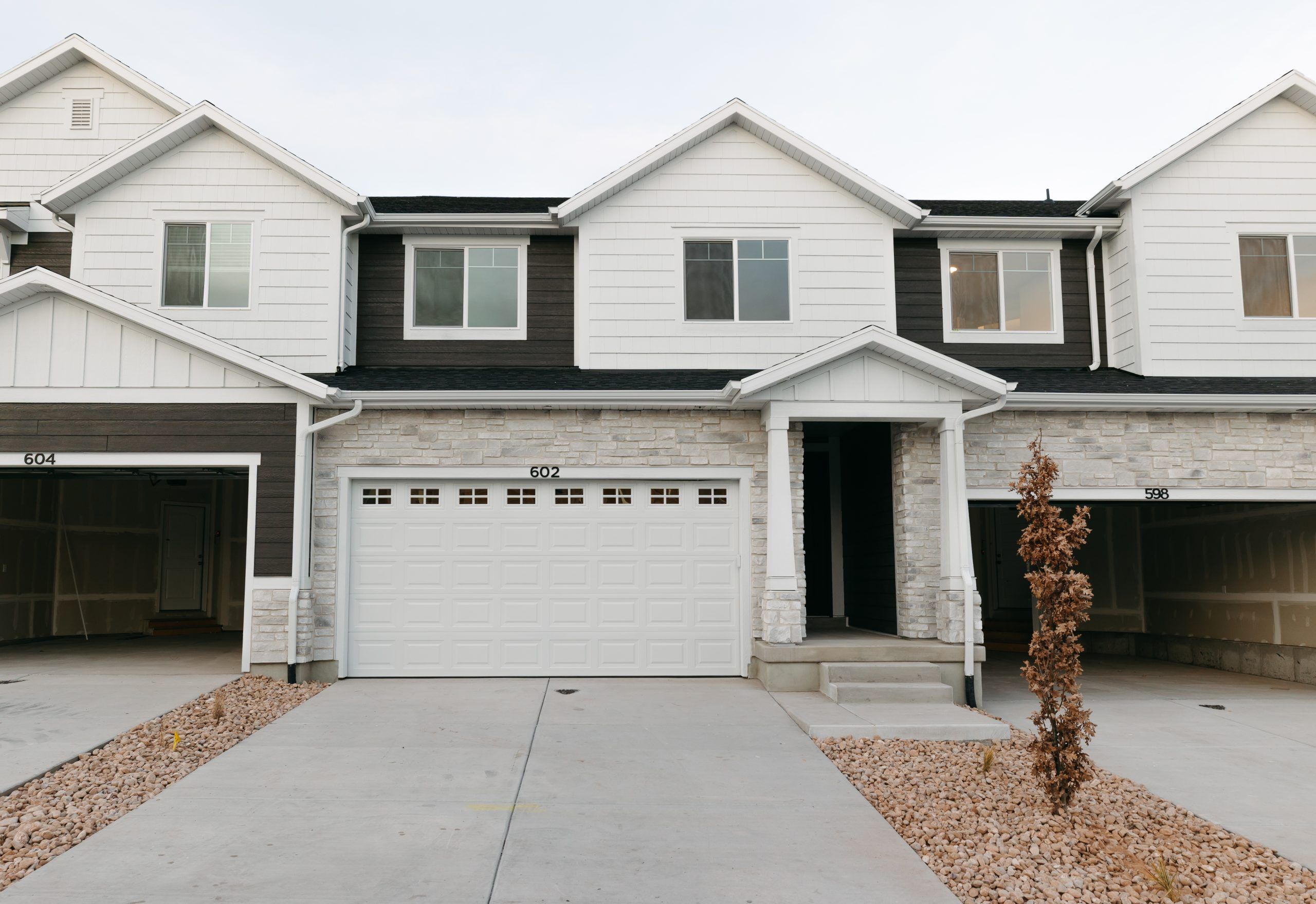 Lot# 6, 602 W Sungleam Ln (Type B Inner Townhome)