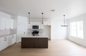 Lot 6 602 W Sungleam Ln (Type B Inner Townhome)