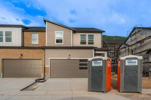 4675 S Olive Ave (Type B Outer Townhome)