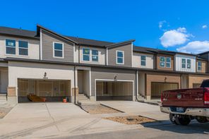 4689 S Olive Ave (Type B Inner Townhome)