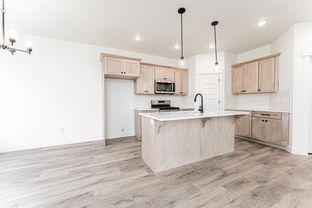 Type B Inner Townhome - Wildflower 2.0: Saratoga Springs, Utah - EDGEhomes