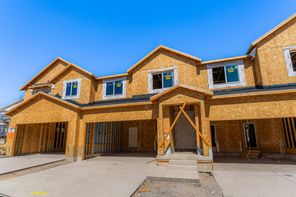 602 W Sungleam Ln (Type B Inner Townhome)