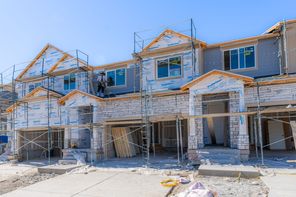 2943 N Red Velvet Ln (Type B Inner Townhome)