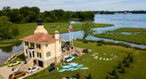 Snug Harbor Village por Snug Harbor Builders en Columbus Ohio