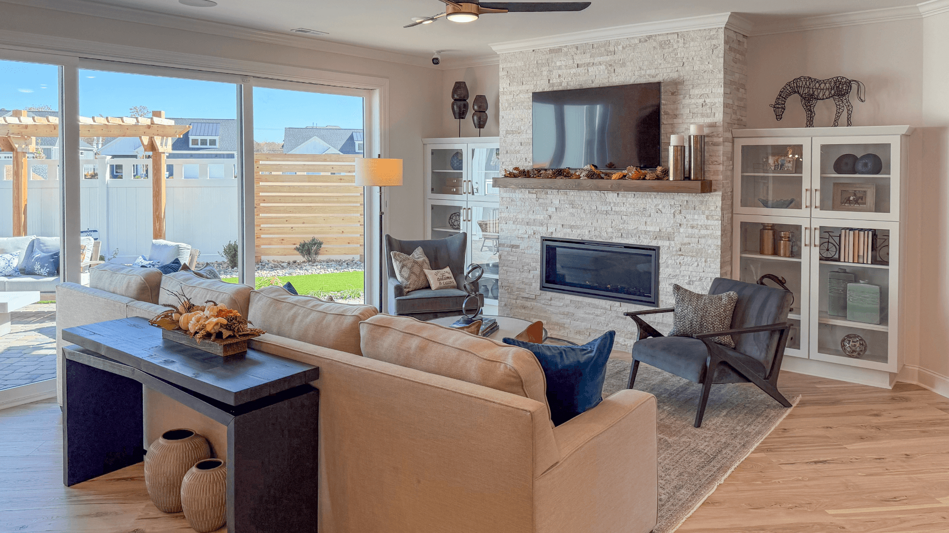 casa en The Courtyards on Robinson Church por Epcon Communities