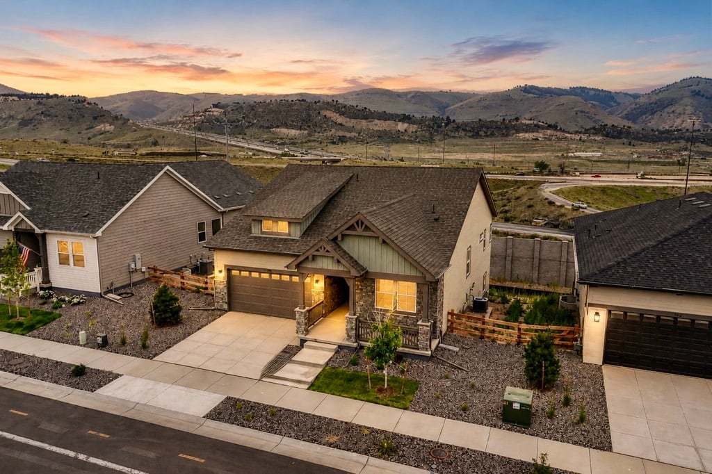 casa en The Manors Collection at Golden Overlook por Risewell Homes