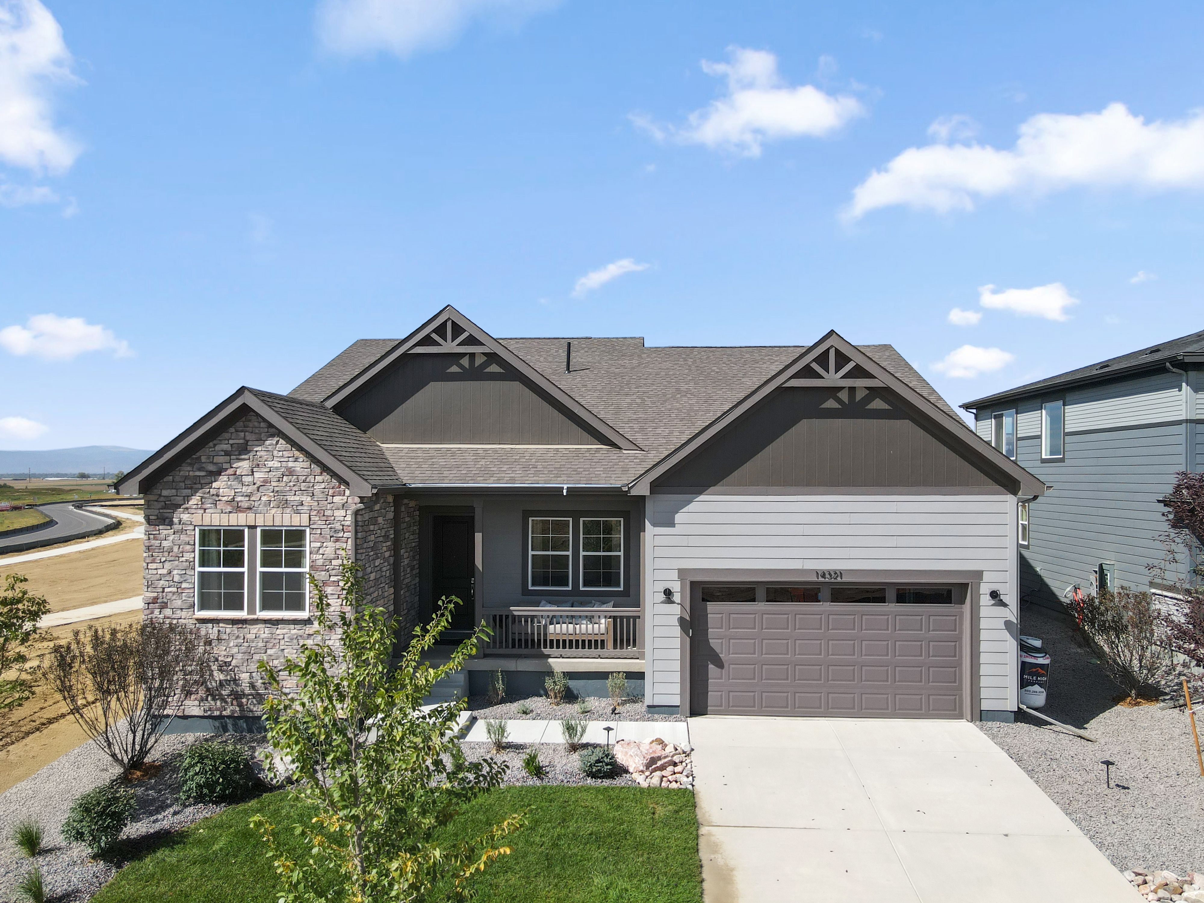 casa en The Estates Collection at Mead Crossing por Risewell Homes