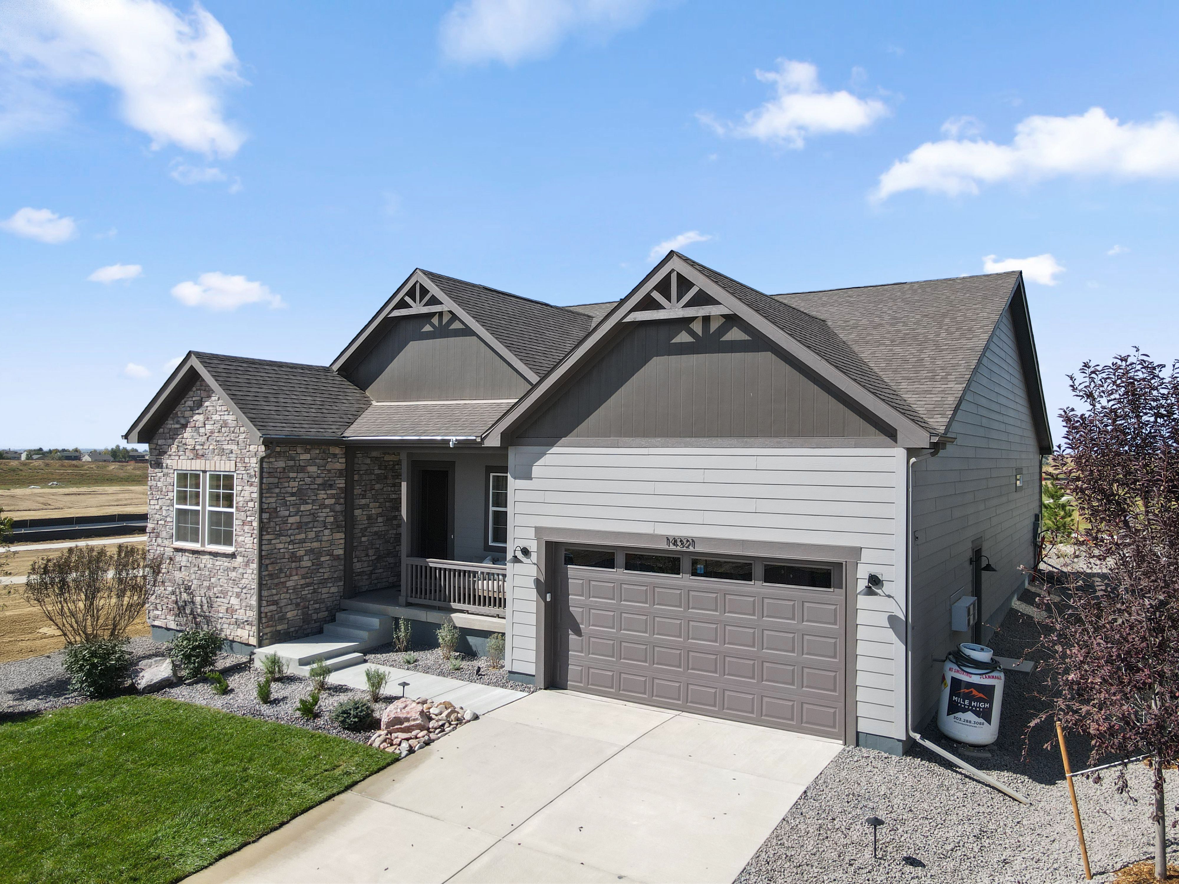 casa en The Estates Collection at Mead Crossing por Risewell Homes