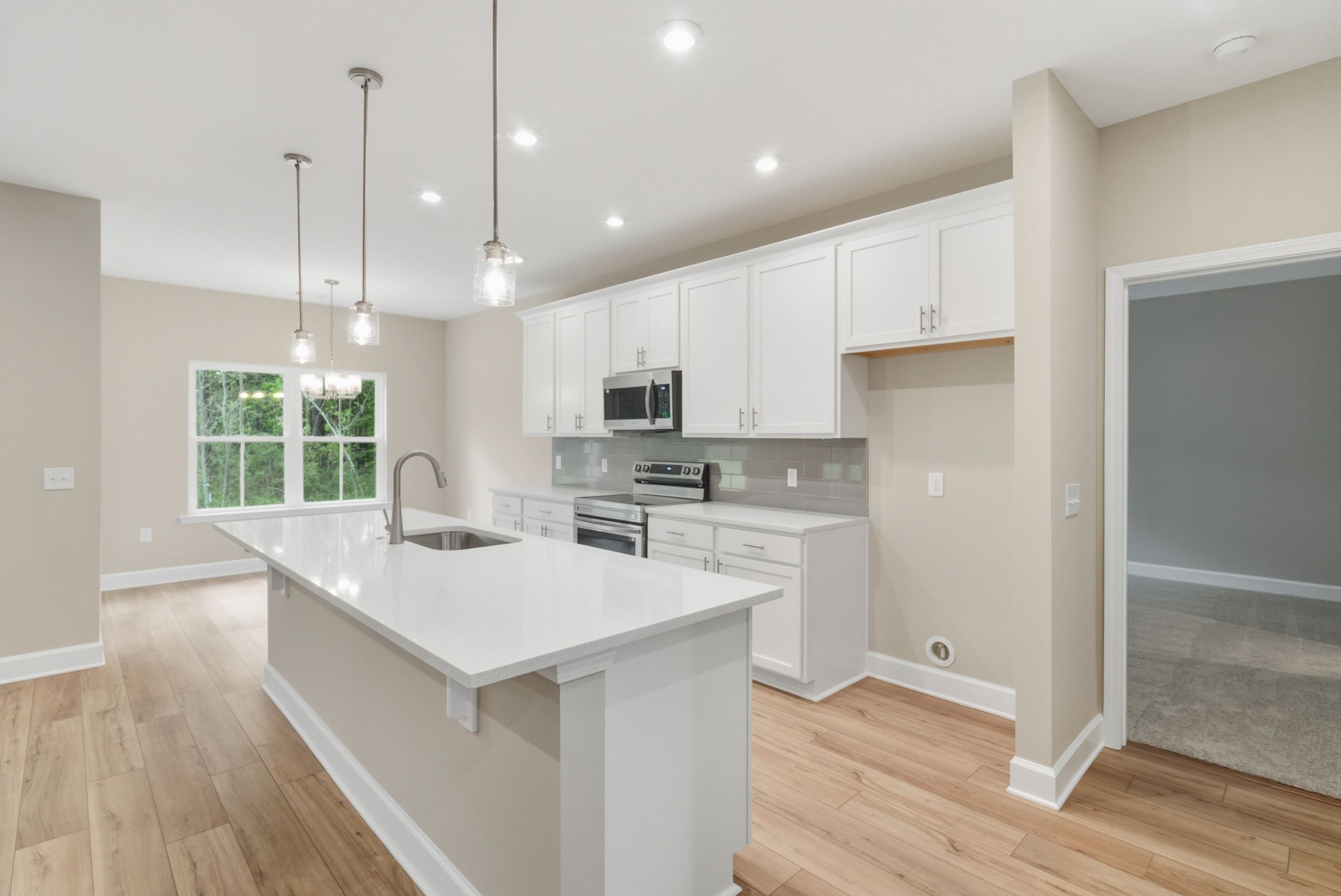 Harbor II – Gourmet Kitchen & Center Island | Ernest Homes