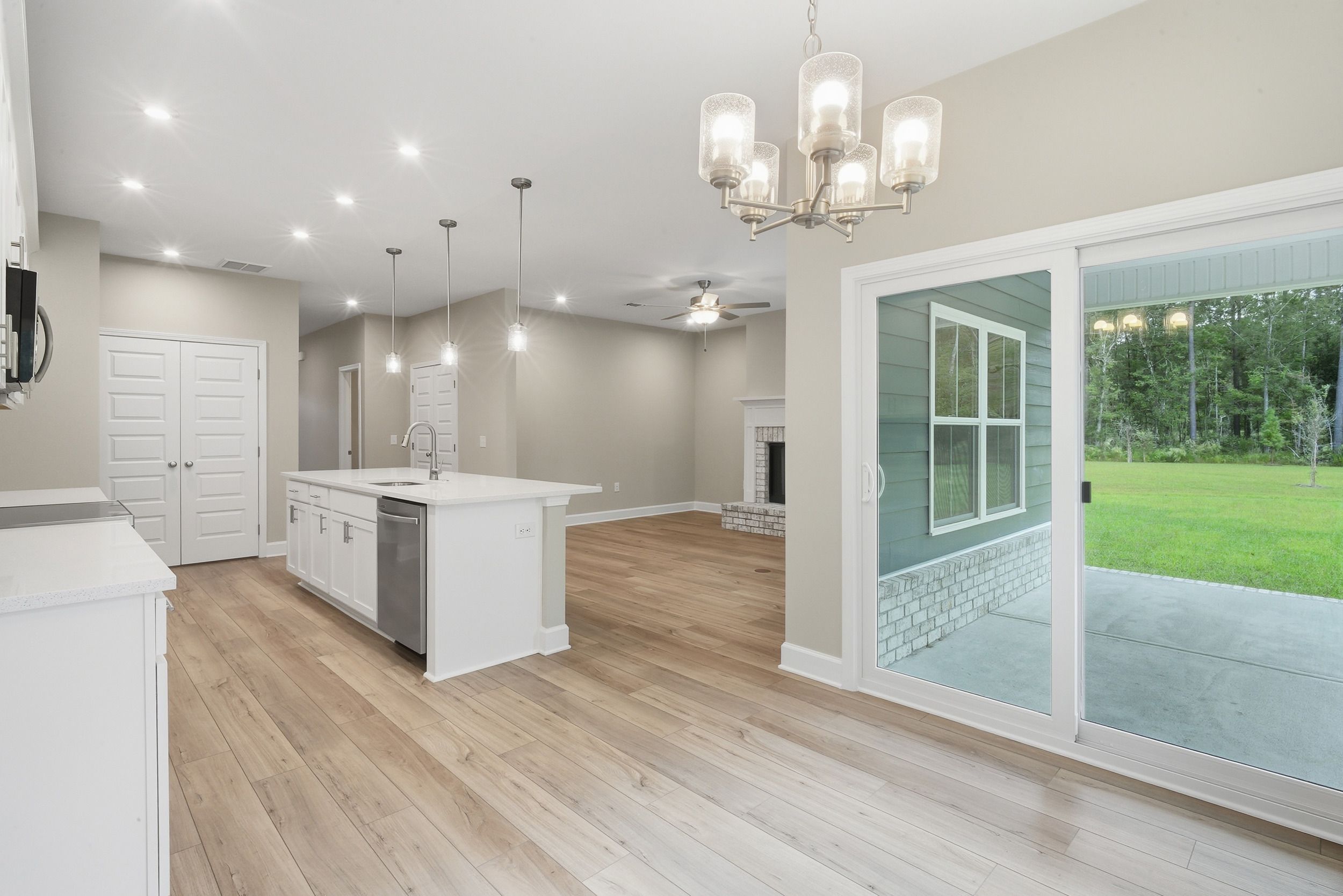 Harbor II Open Kitchen and Breakfast Area with Rear Sliding Door