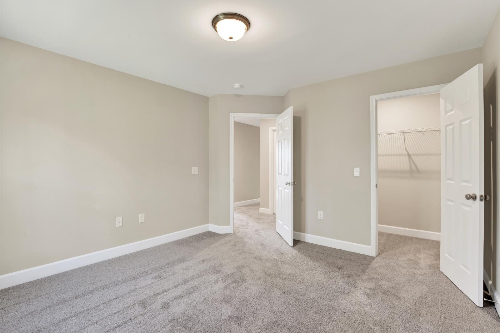 New Haven Townhome A - Bedroom 3 With Walk-In Closet