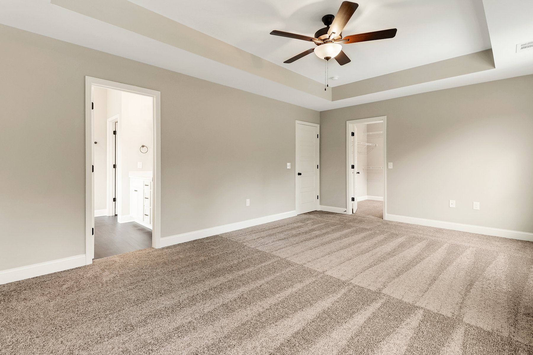 Edisto Primary Suite with Walk-In Closet