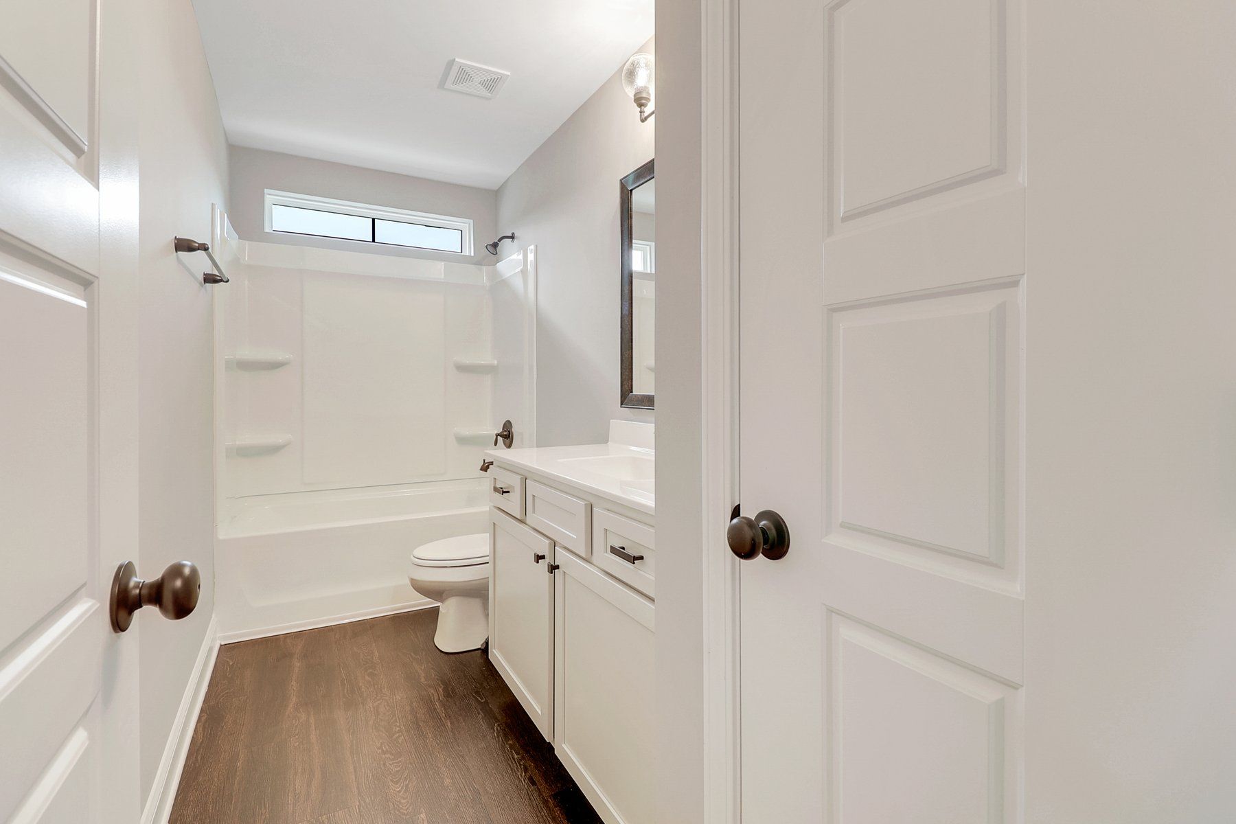 Edisto Secondary Bath with Linen Closet