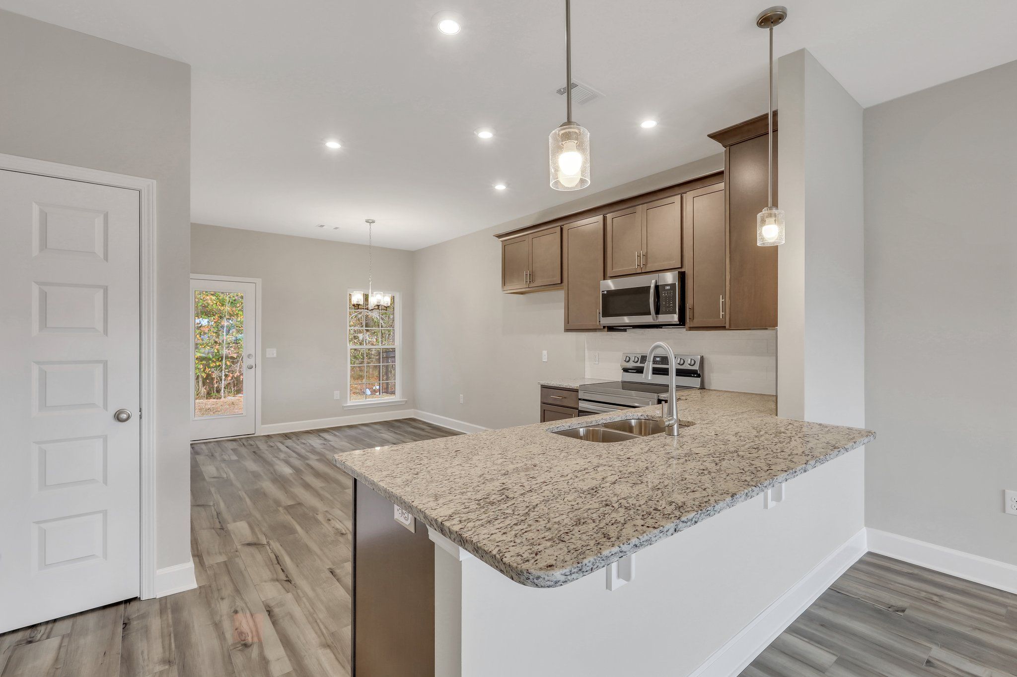 Hampton – Kitchen with Breakfast Area