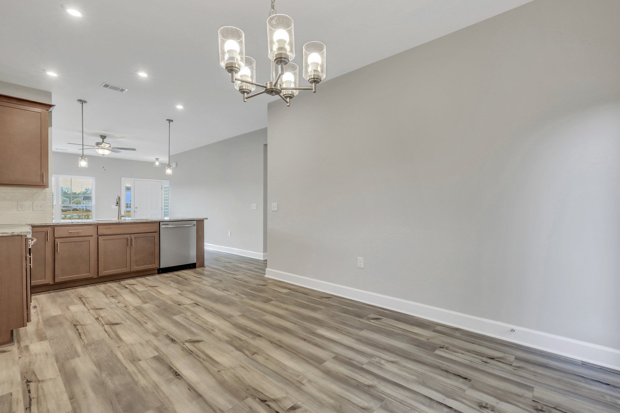 Hampton – Breakfast Area Open to Kitchen
