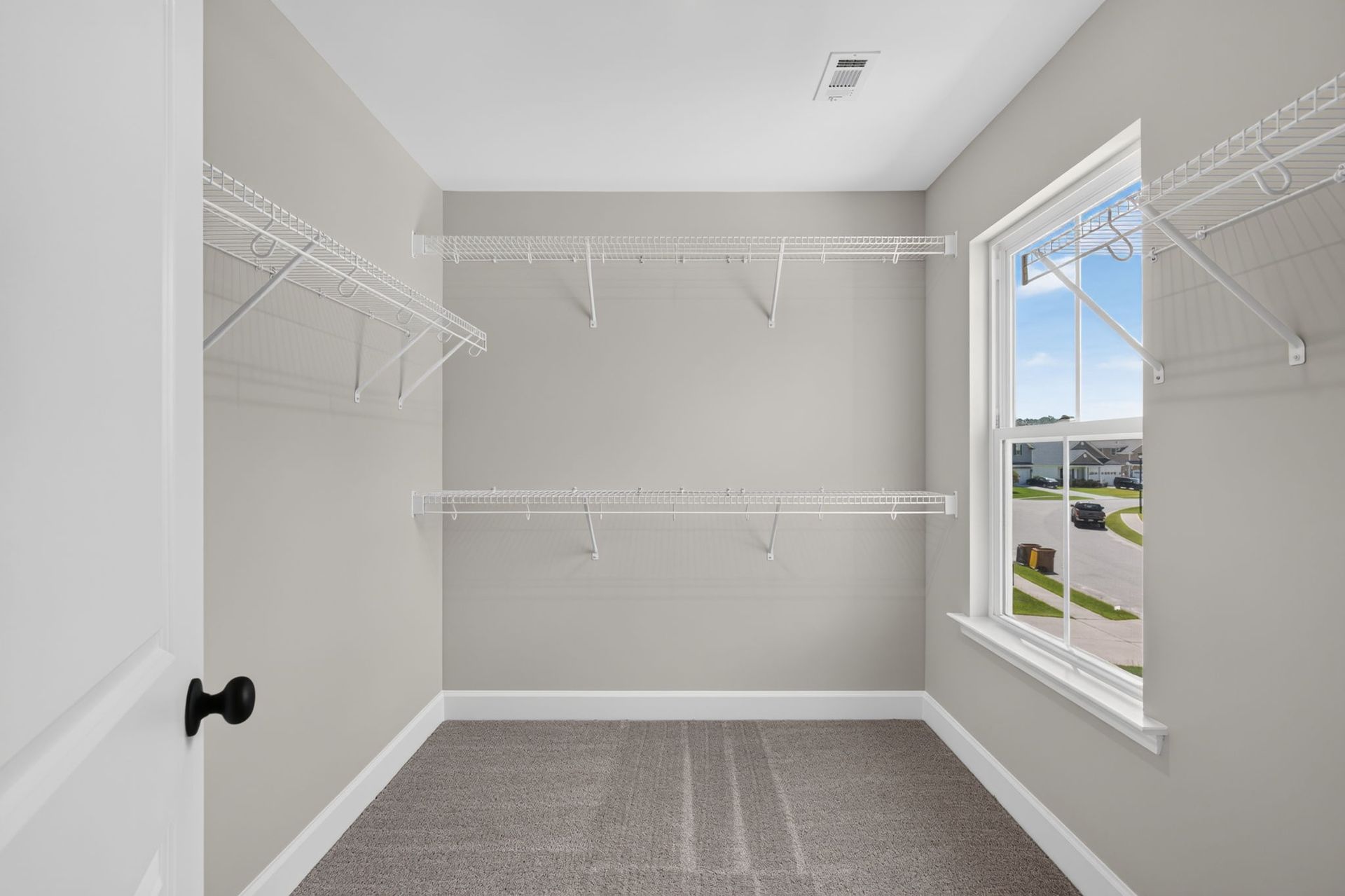 Edisto Primary Suite – 66 Sq. Ft. Walk-In Closet
