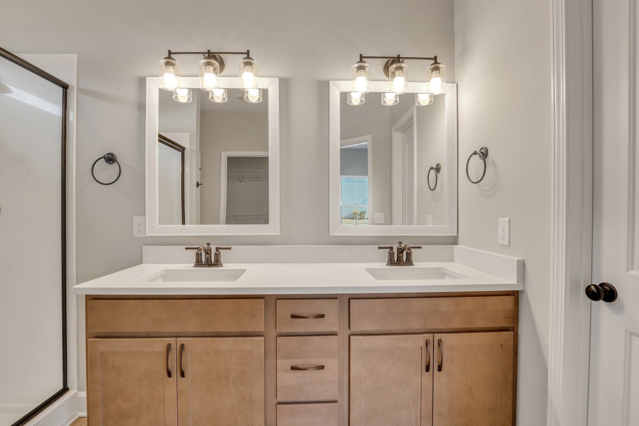 Wassaw – Owner’s Bathroom Dual Vanity