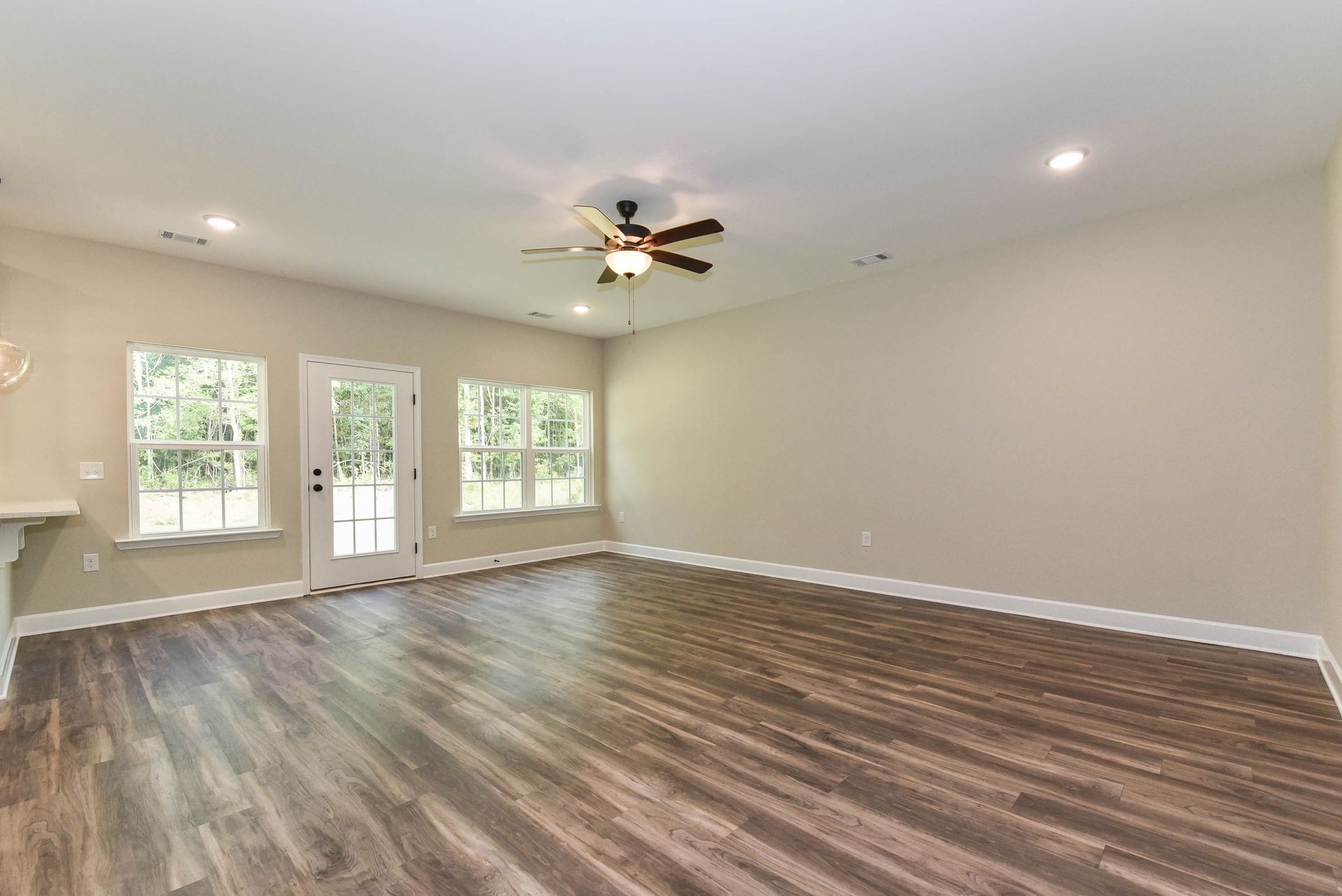Daufuskie – Family Room with Patio Access