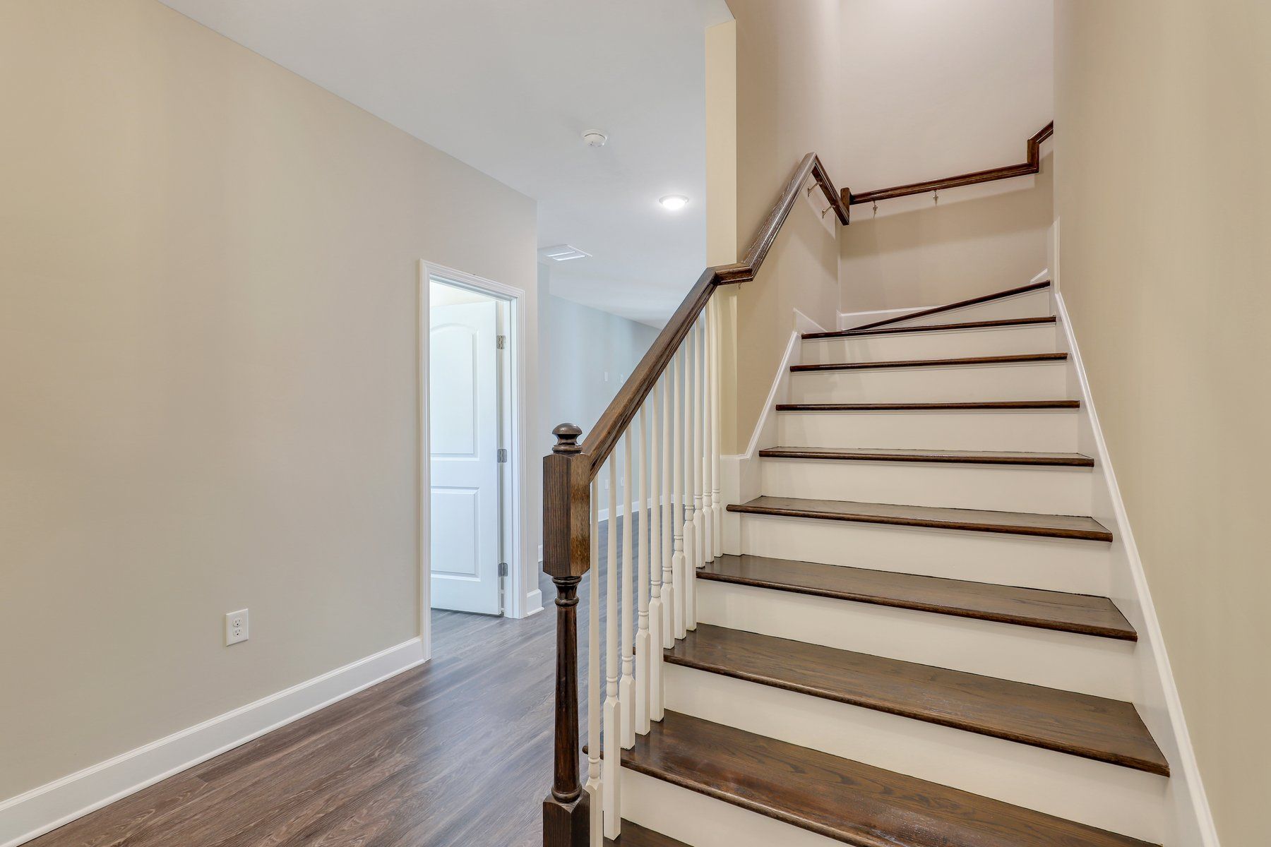 Kiawah wood treads, wood balusters and oak railing | Ernest Homes