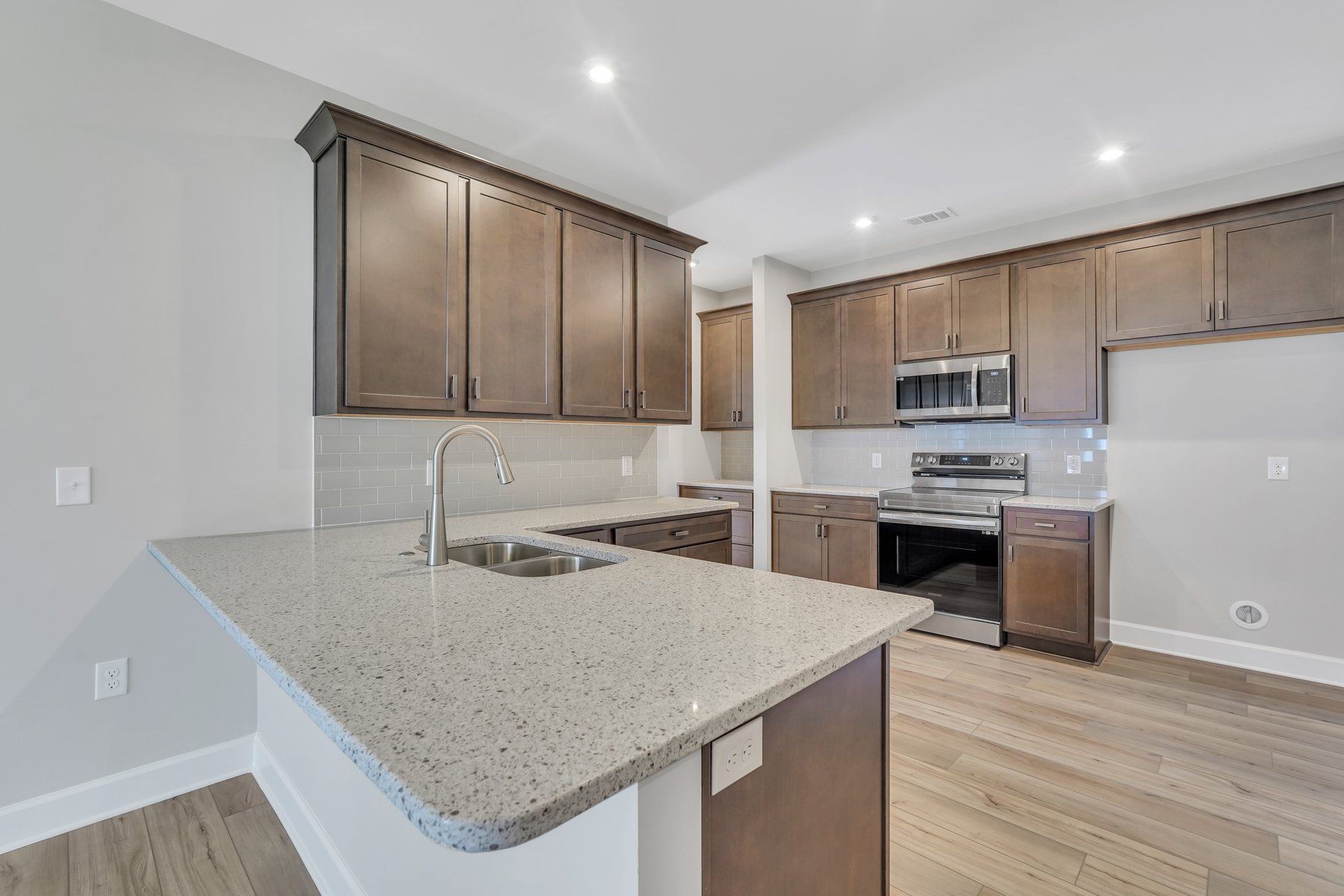 Hatteras – Kitchen with Optional Butler’s Pantry / Coffee Bar
