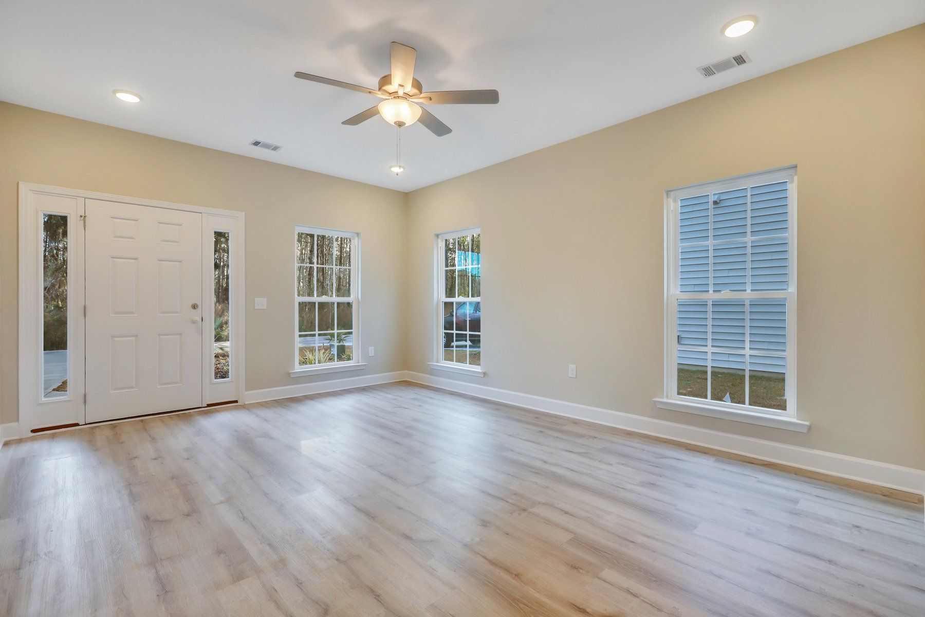 Hatteras – Family Room with Three Windows and Front Entry
