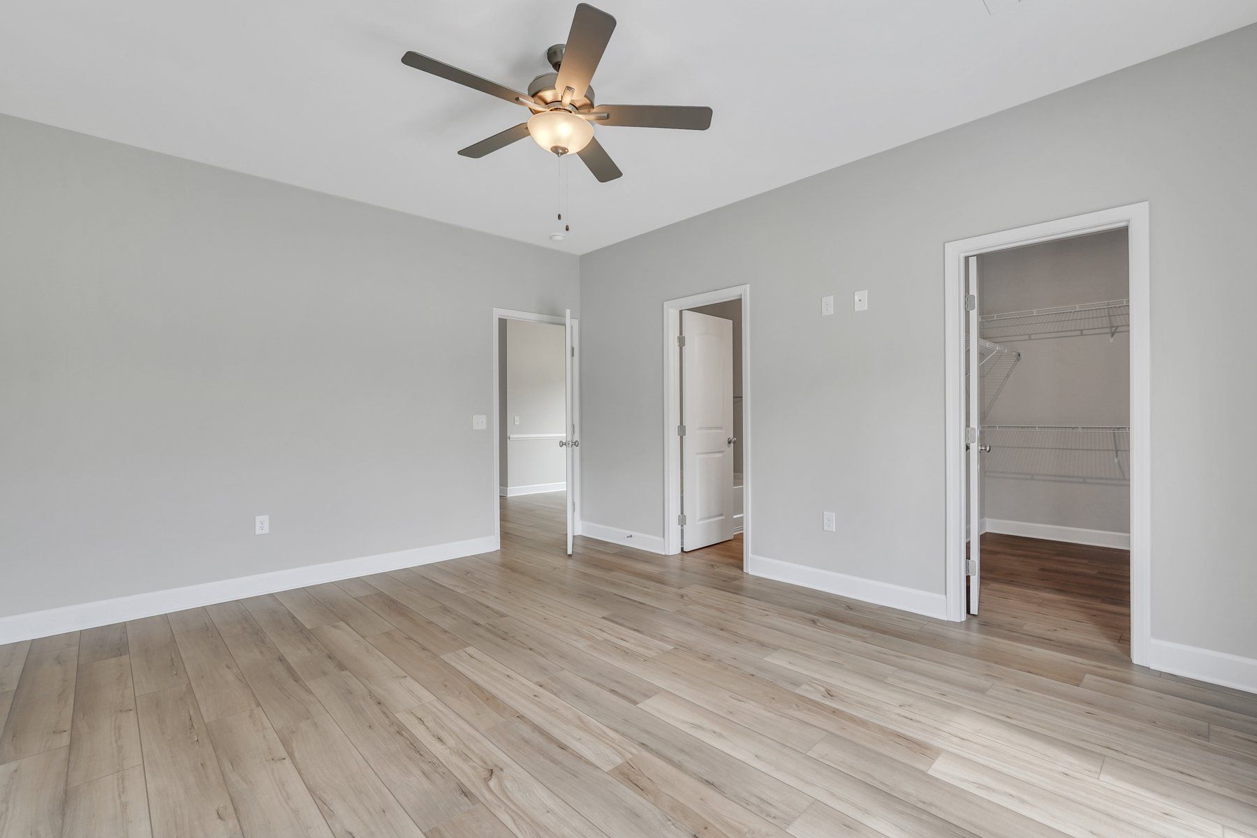 Hatteras – Primary Bedroom with WIC and Standard Ceiling