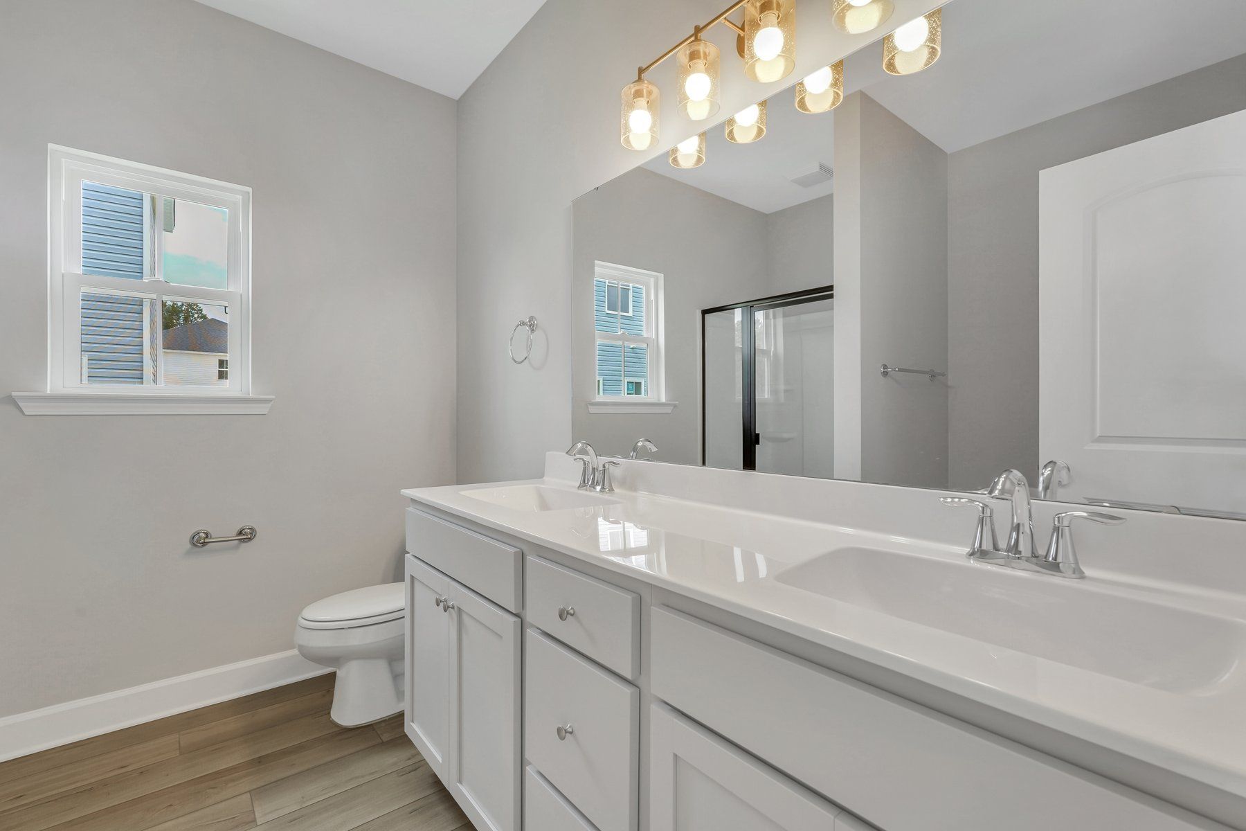 Hatteras – Primary Bath with Marble Vanity Tops