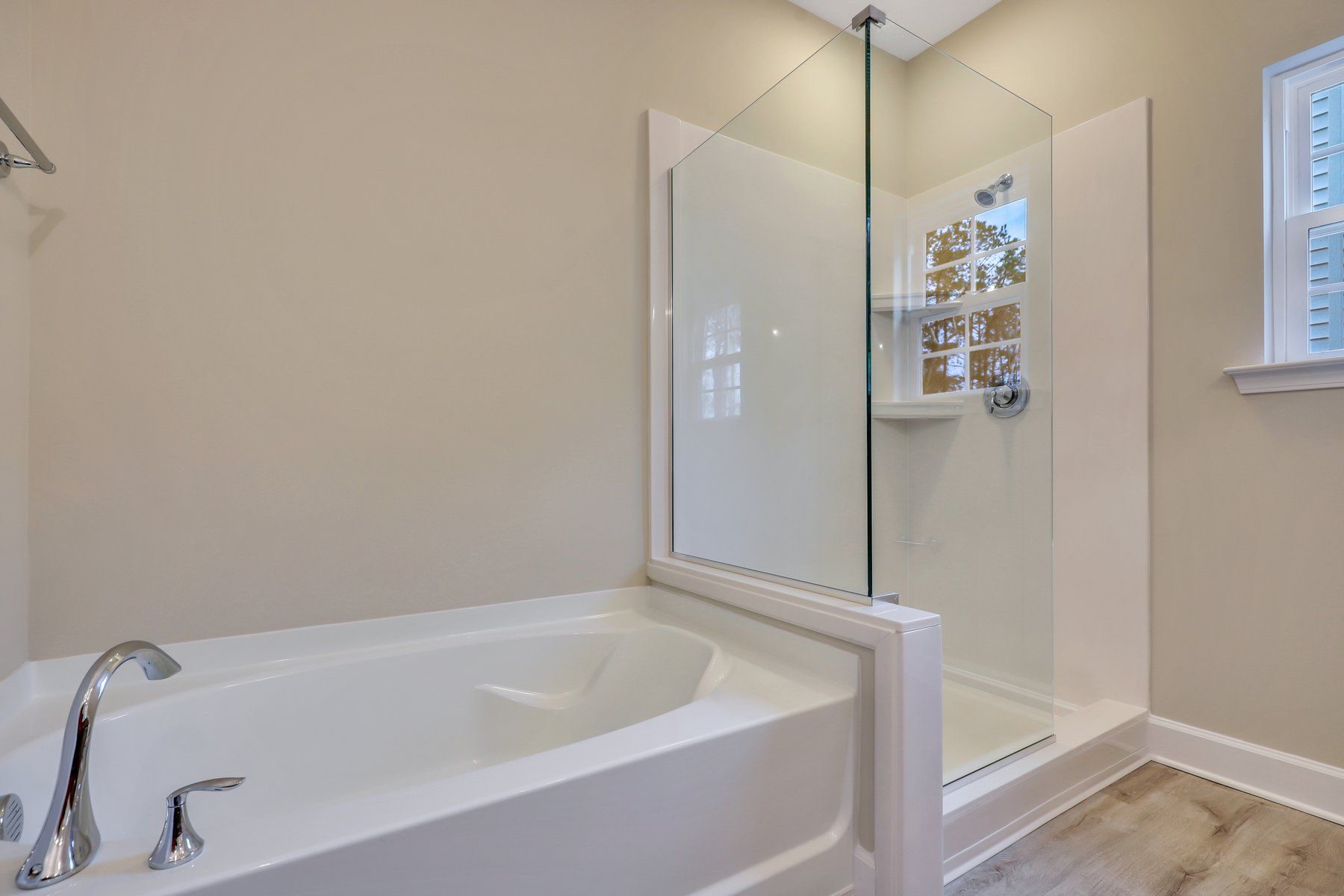 Hatteras – Primary Bath with Soaking Tub and Marble Shower