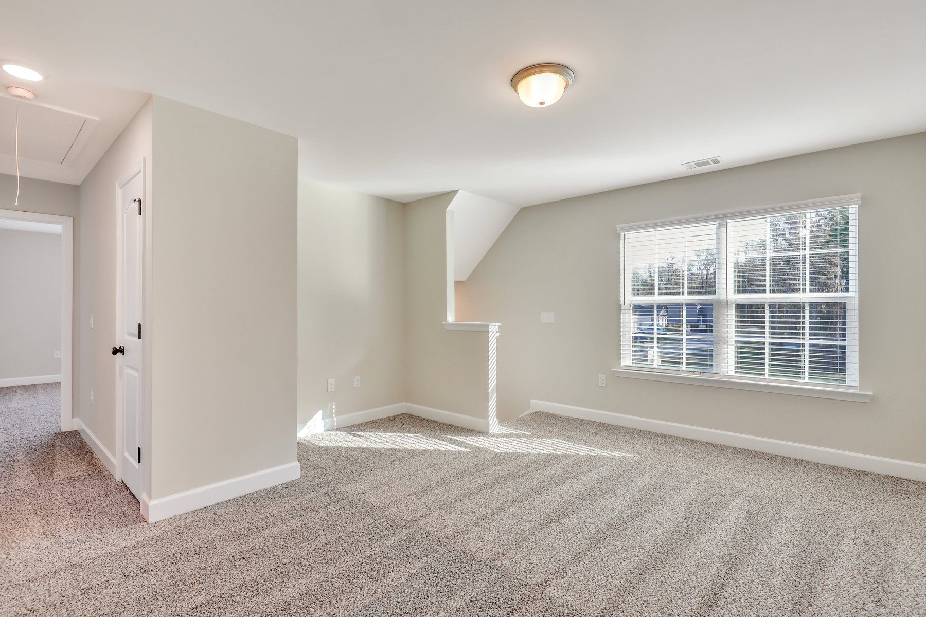 Hatteras – Upstairs Loft with Paired Windows