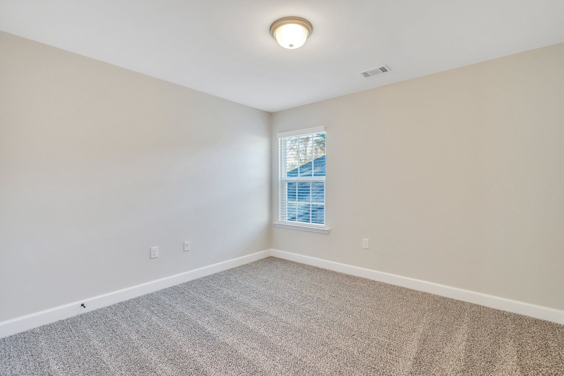 Hatteras – Bedroom 4 with Window and Carpet
