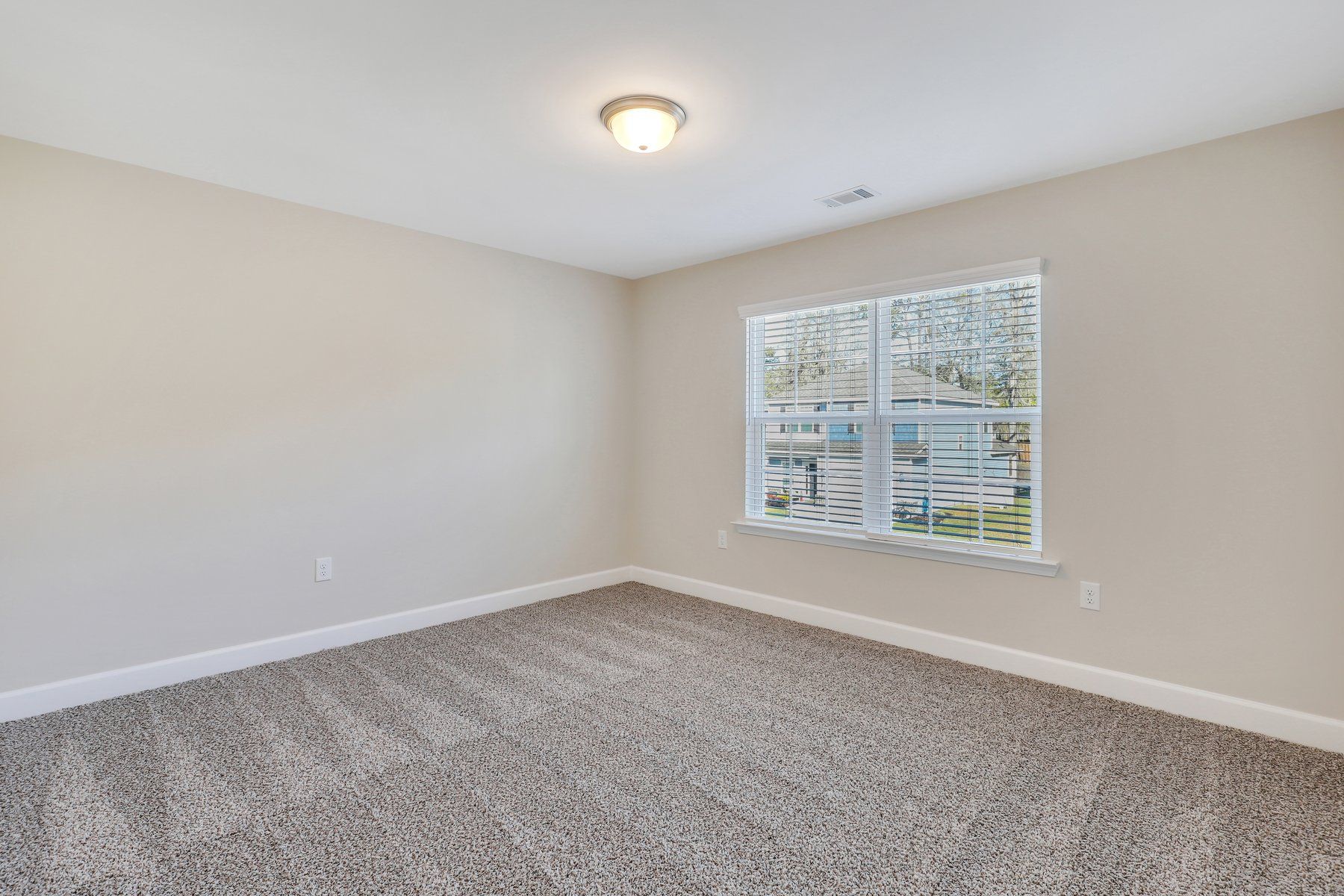 Hatteras – Bedroom 2 with Twin Window and Carpet