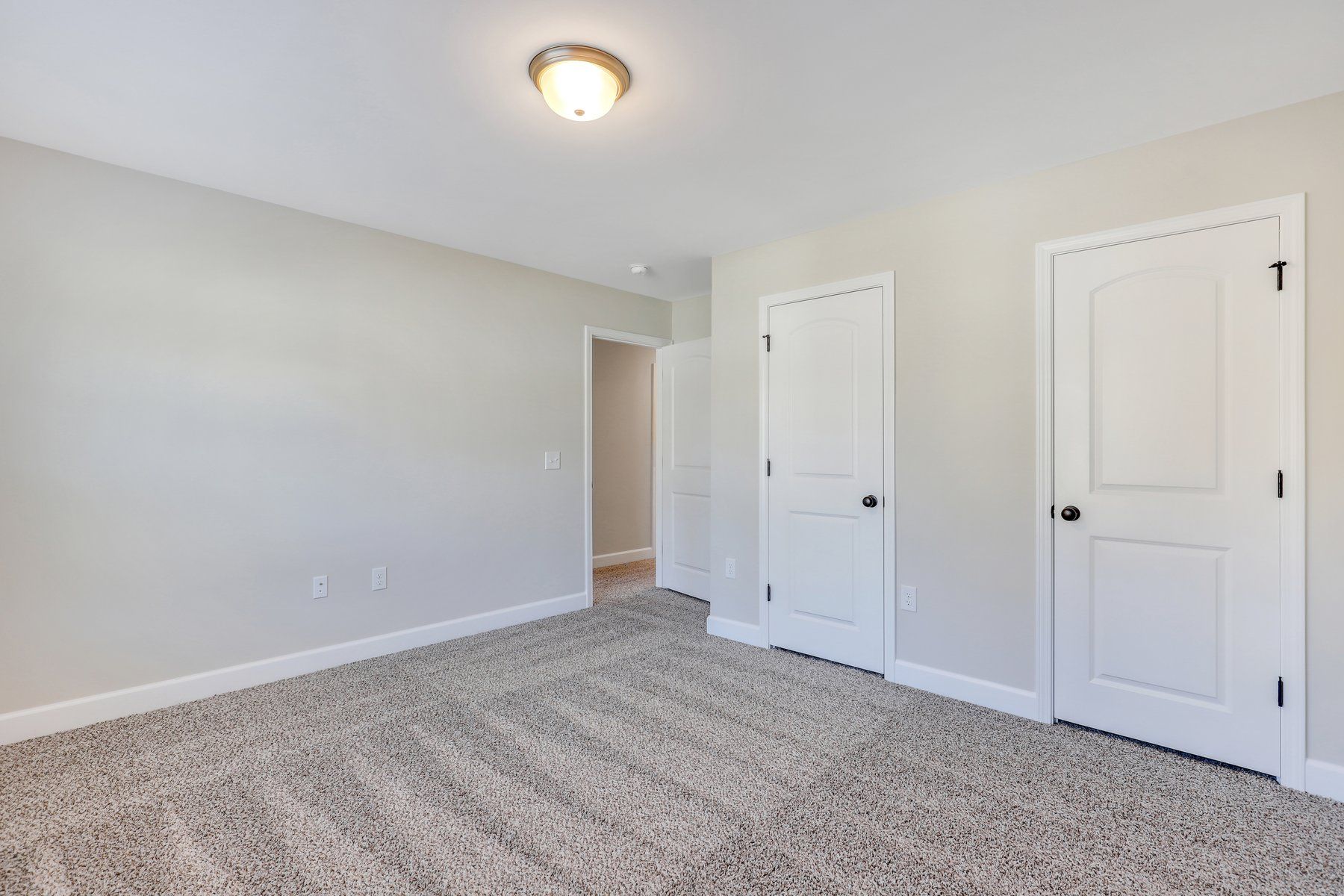 Hatteras – Bedroom 2 with Two Closets
