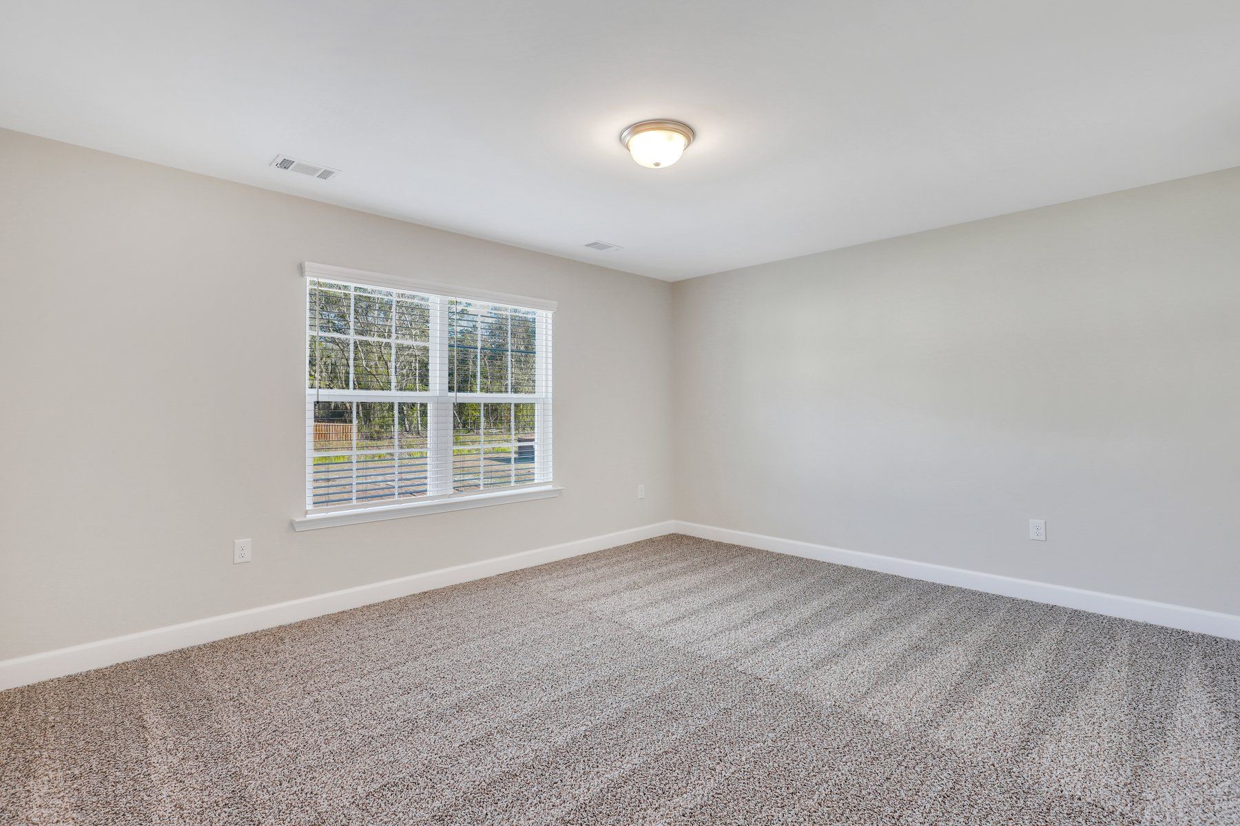 Hatteras – Bedroom 3 with Twin Window and Carpet